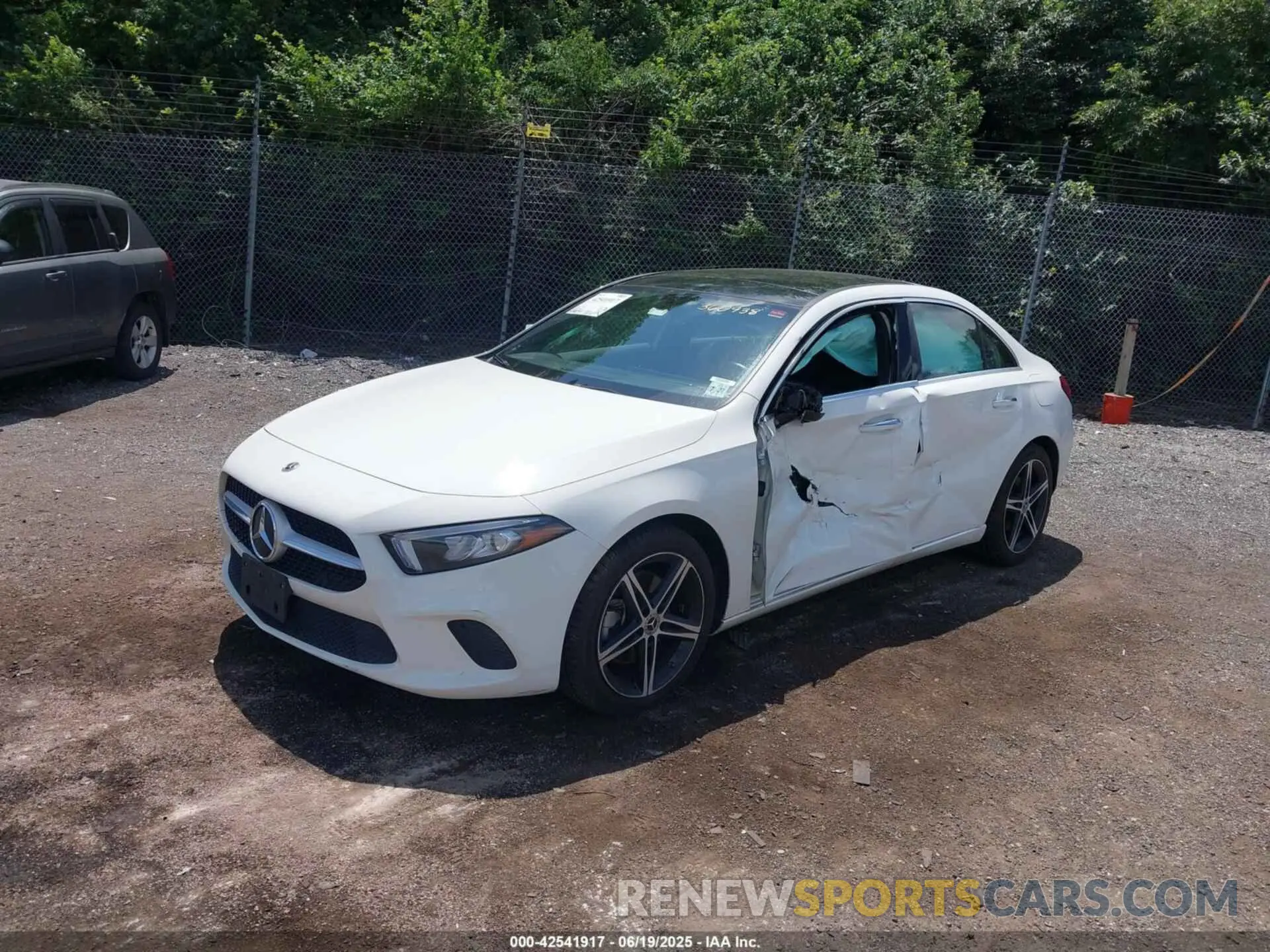 2 Photograph of a damaged car W1K3G4FB6NJ360938 MERCEDES-BENZ A 220 2022