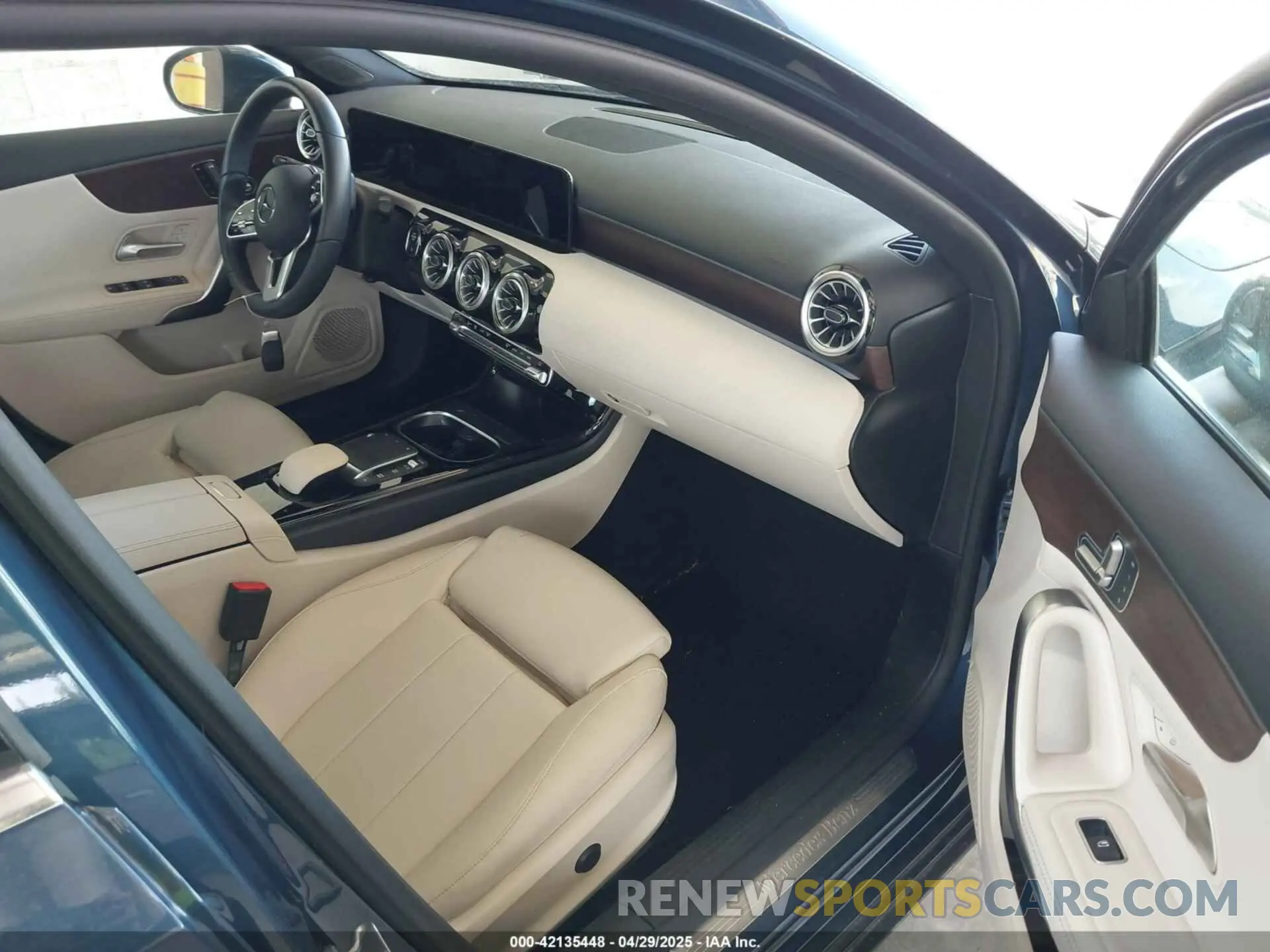 5 Фотография поврежденного автомобиля W1K3G4FB8NJ331957 MERCEDES-BENZ A 220 2022