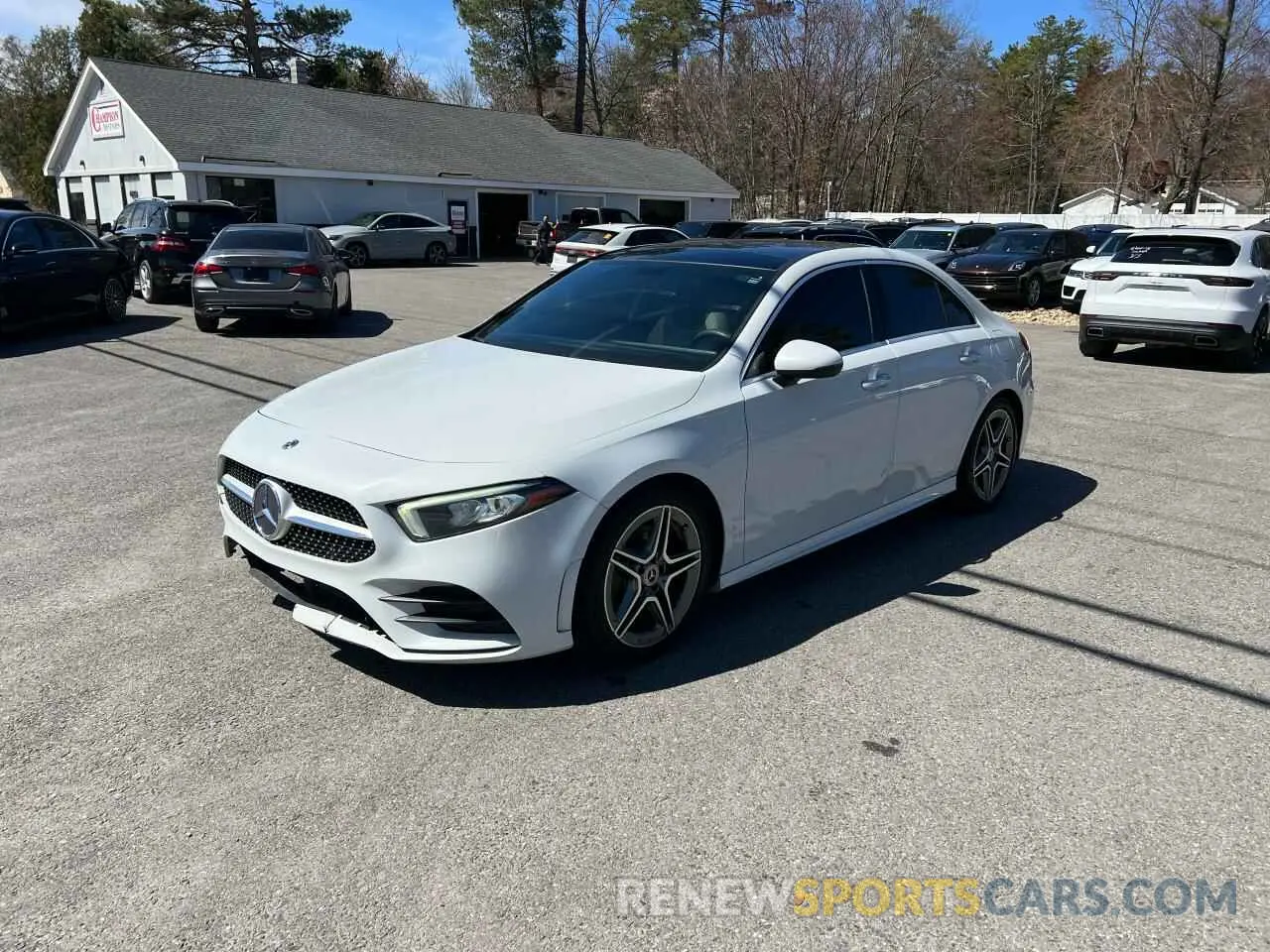 1 Фотография поврежденного автомобиля WDD3G4EB1KW035923 MERCEDES-BENZ A-CLASS 2019