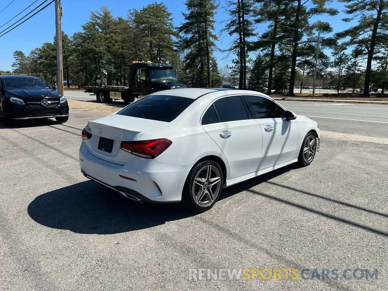 4 Фотография поврежденного автомобиля WDD3G4EB1KW035923 MERCEDES-BENZ A-CLASS 2019