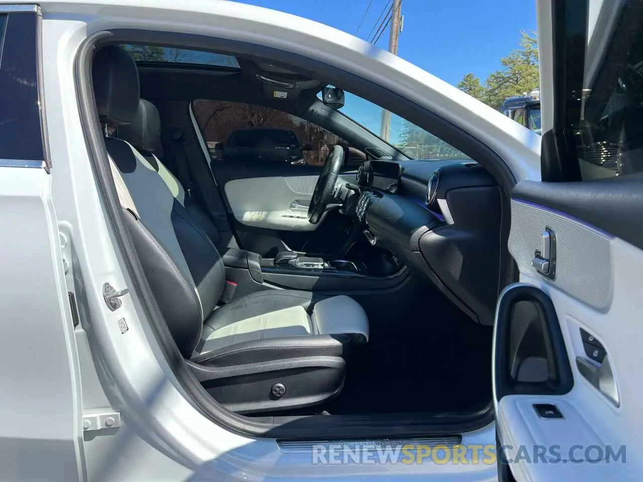 5 Фотография поврежденного автомобиля WDD3G4EB1KW035923 MERCEDES-BENZ A-CLASS 2019