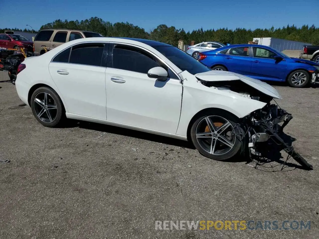 4 Photograph of a damaged car WDD3G4EB2KW000470 MERCEDES-BENZ A-CLASS 2019