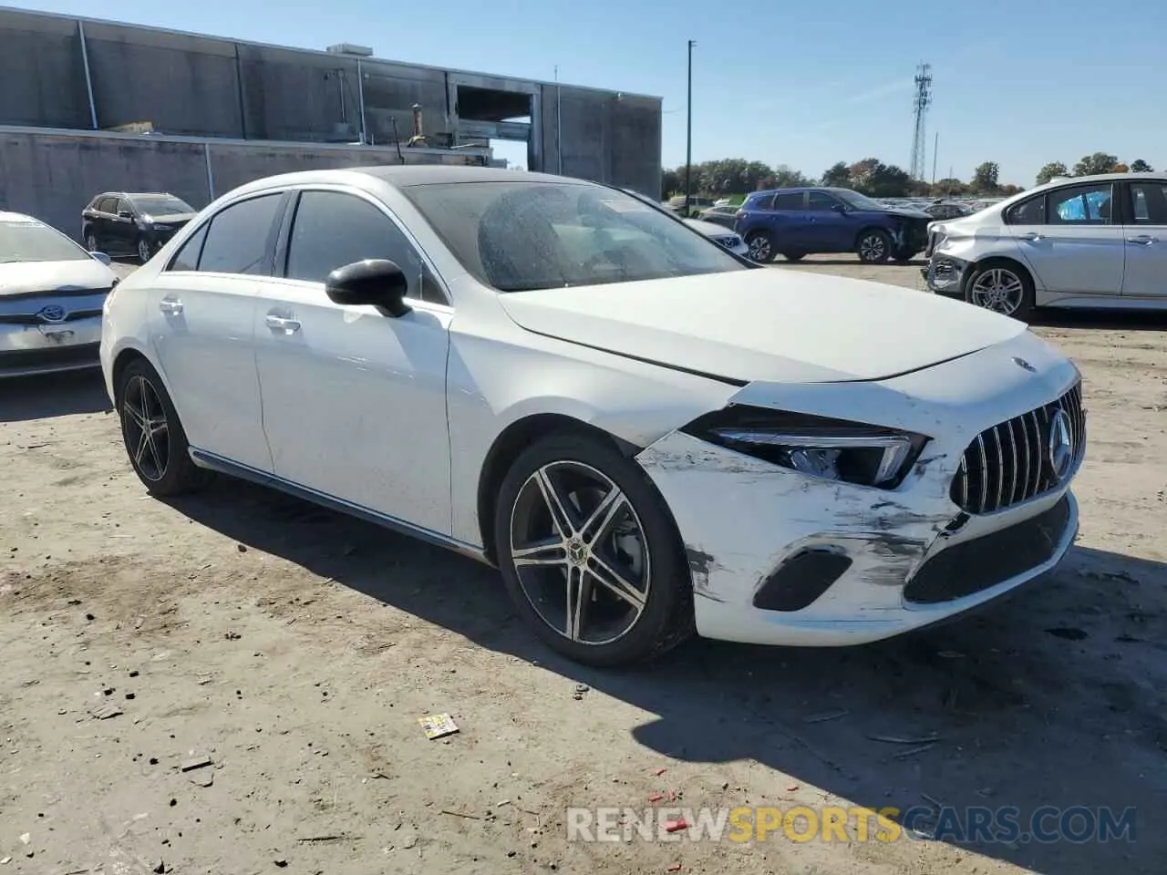 4 Фотография поврежденного автомобиля WDD3G4EB2KW017995 MERCEDES-BENZ A-CLASS 2019