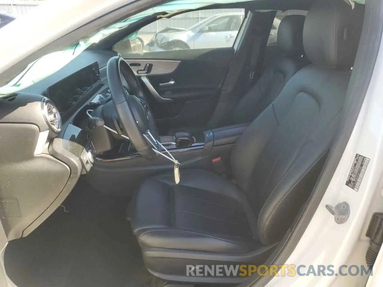 7 Фотография поврежденного автомобиля WDD3G4EB2KW017995 MERCEDES-BENZ A-CLASS 2019