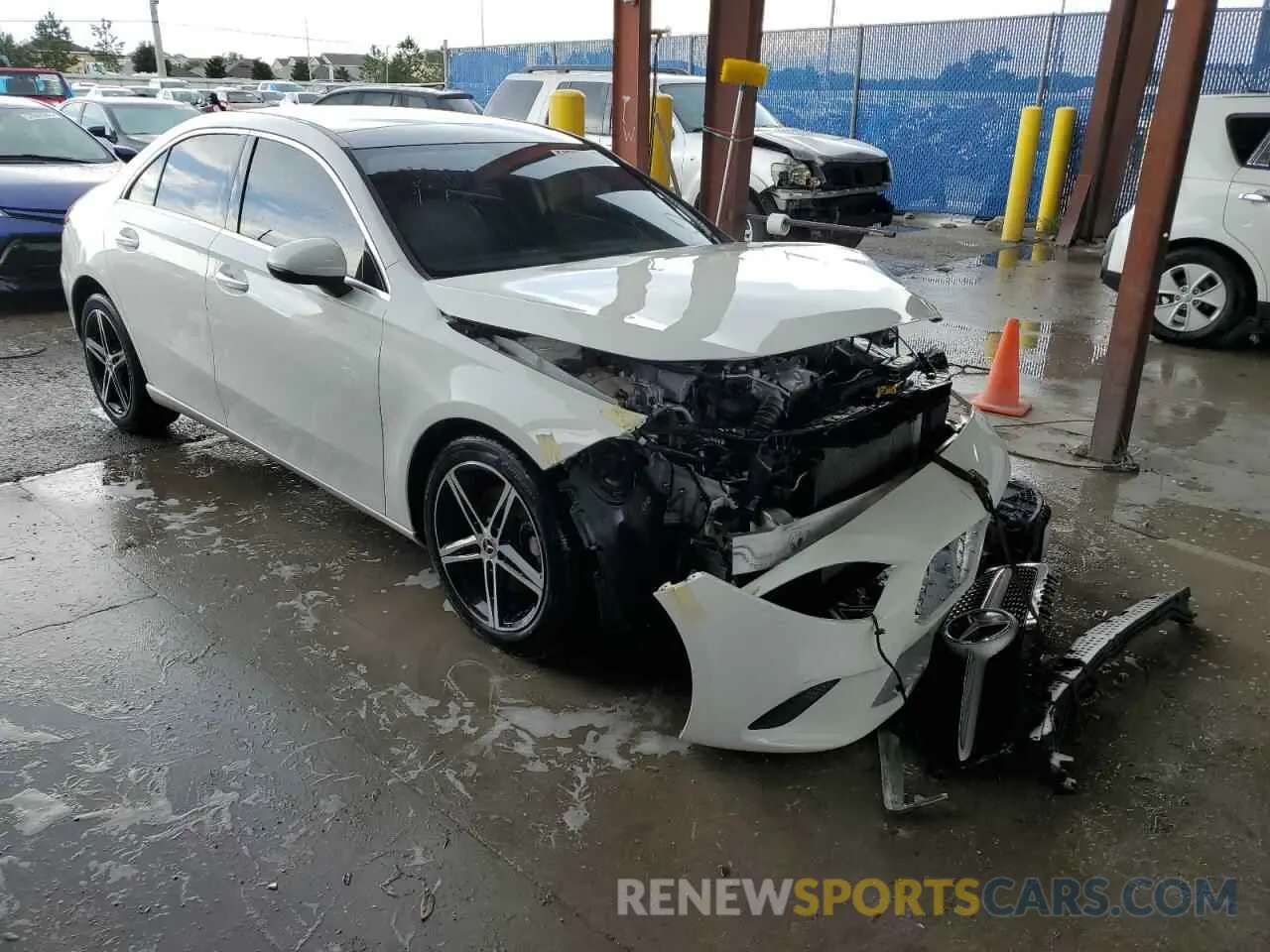 1 Фотография поврежденного автомобиля WDD3G4EB2KW034800 MERCEDES-BENZ A-CLASS 2019