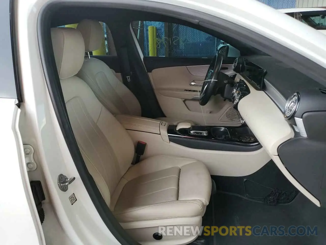 5 Фотография поврежденного автомобиля WDD3G4EB2KW034800 MERCEDES-BENZ A-CLASS 2019