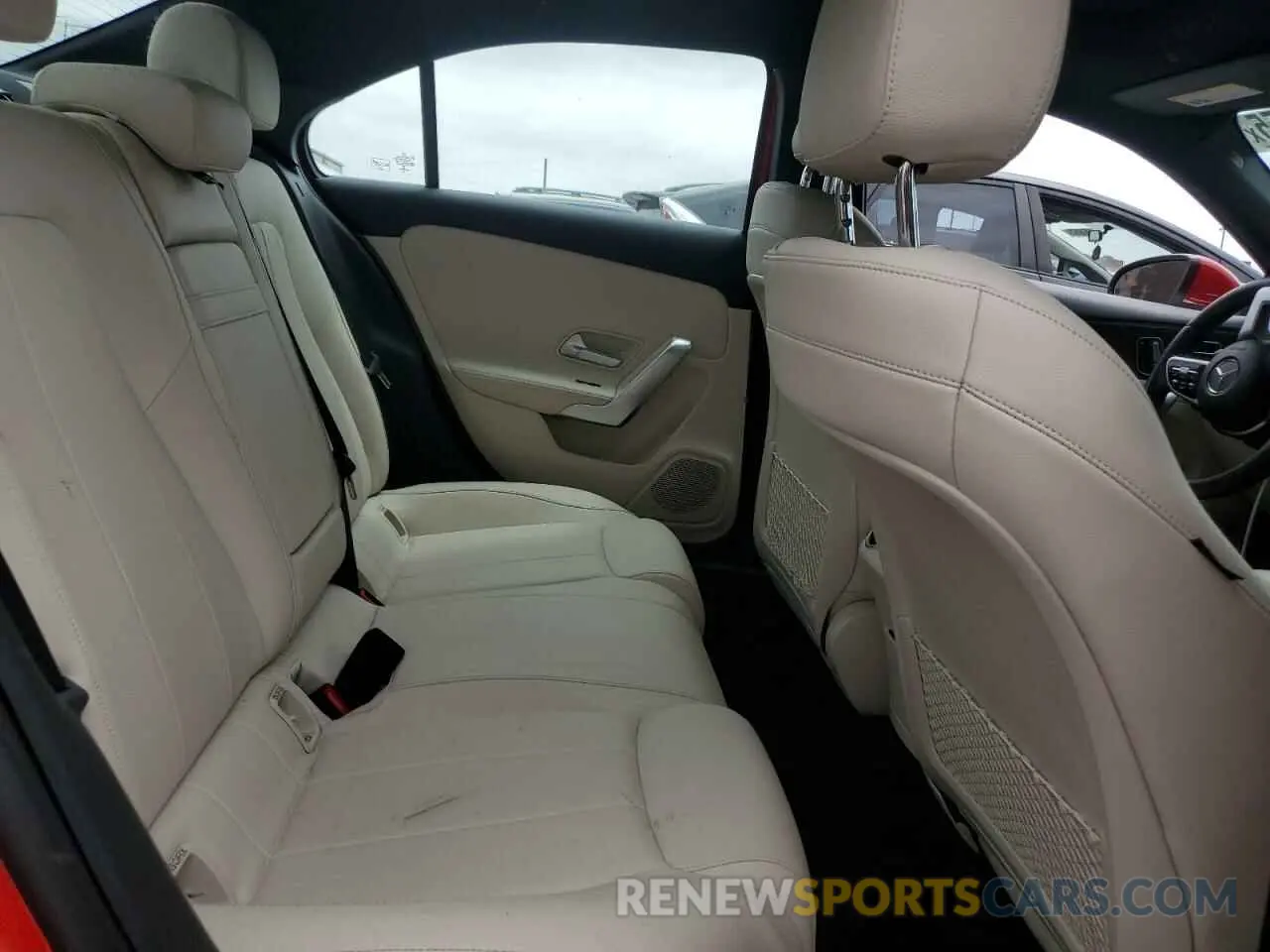 10 Photograph of a damaged car WDD3G4EB4KW013298 MERCEDES-BENZ A-CLASS 2019