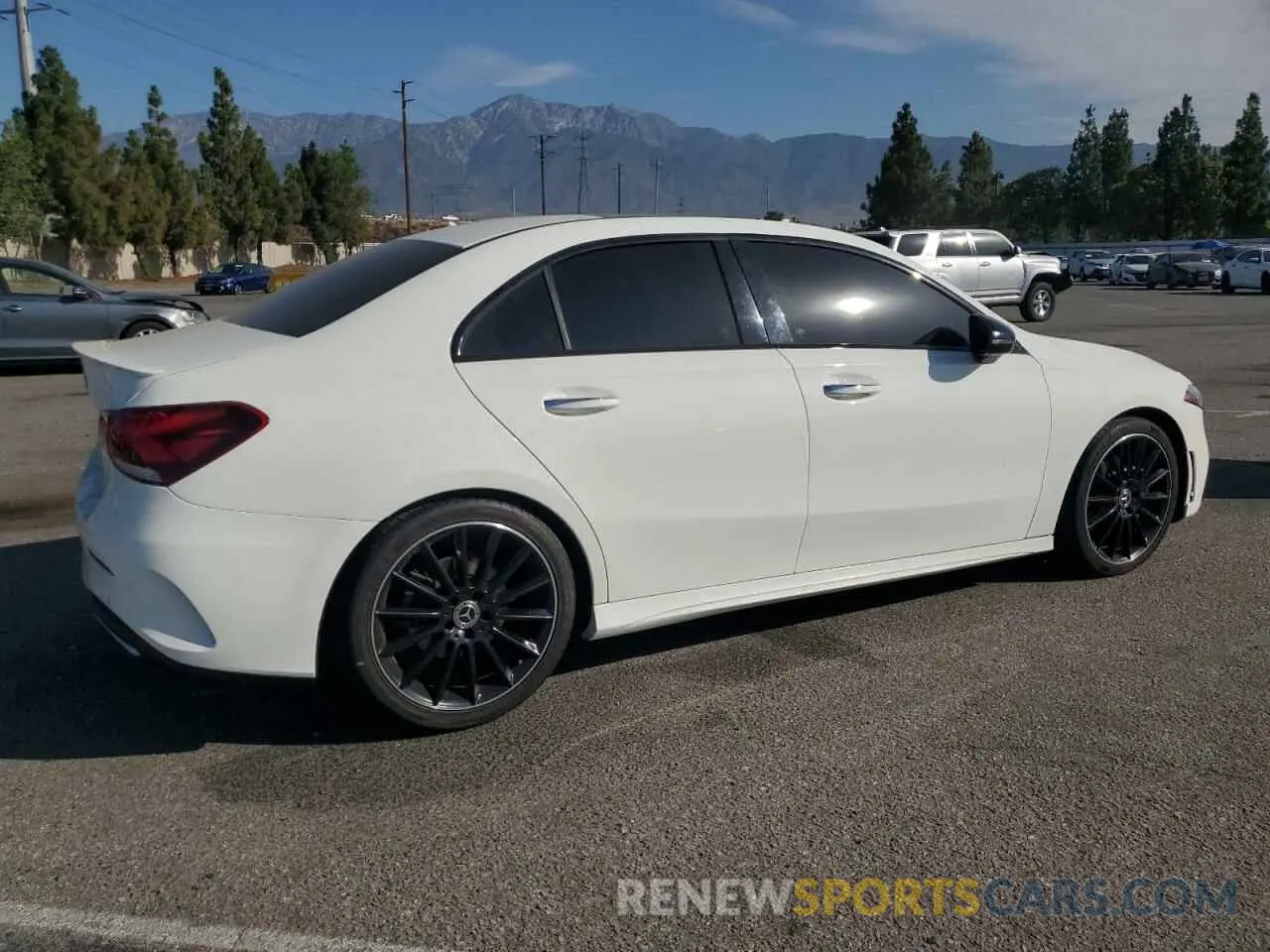 3 Фотография поврежденного автомобиля WDD3G4EB5KW004724 MERCEDES-BENZ A-CLASS 2019