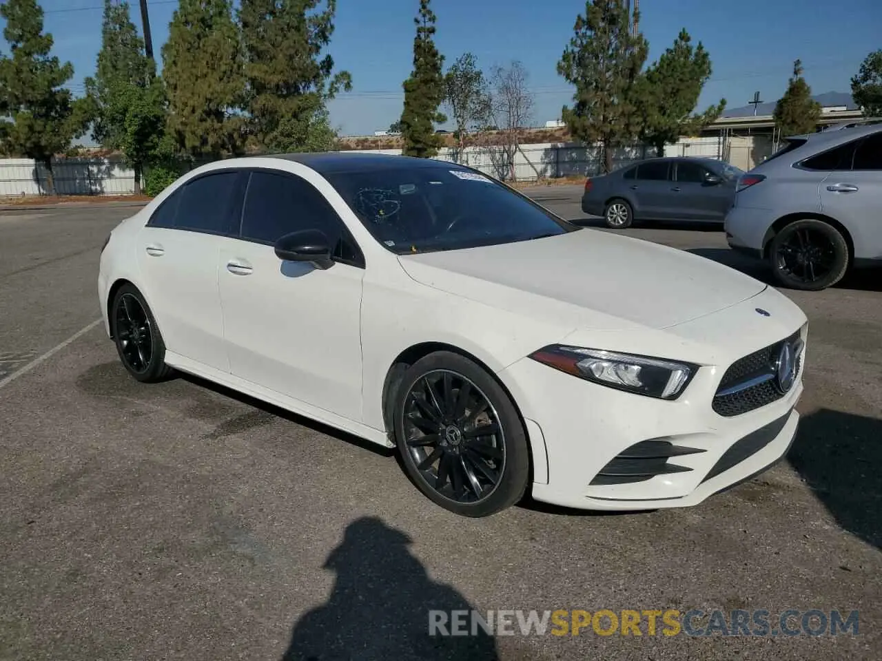 4 Фотография поврежденного автомобиля WDD3G4EB5KW004724 MERCEDES-BENZ A-CLASS 2019