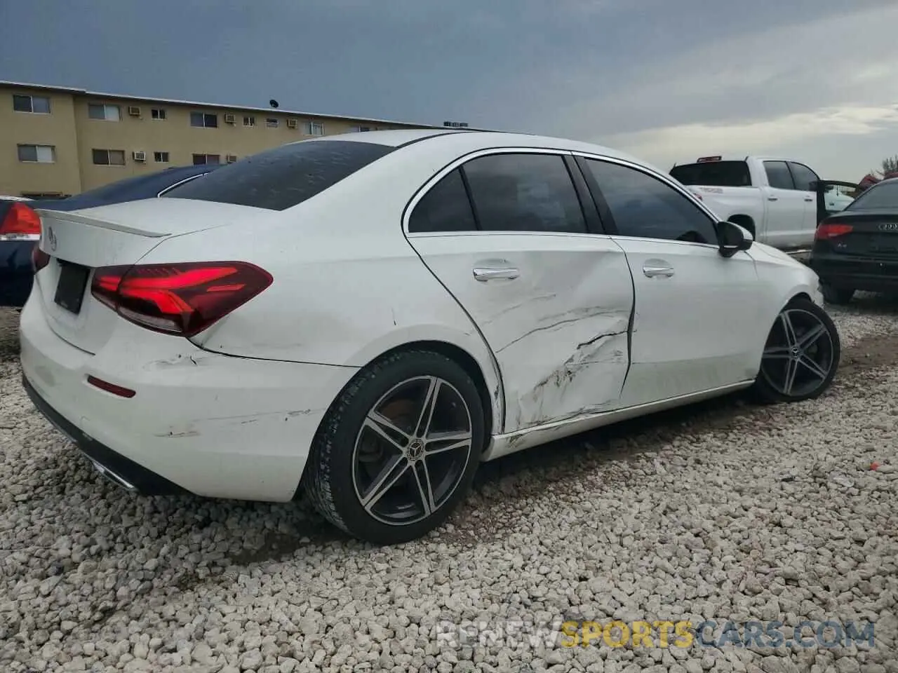 3 Фотография поврежденного автомобиля WDD3G4EB8KW020688 MERCEDES-BENZ A-CLASS 2019