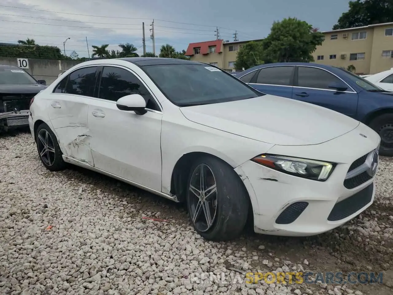 4 Фотография поврежденного автомобиля WDD3G4EB8KW020688 MERCEDES-BENZ A-CLASS 2019