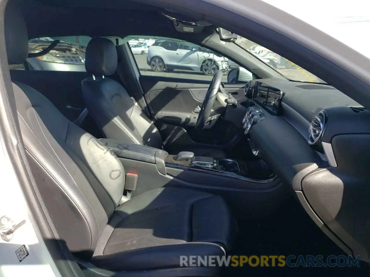 5 Photograph of a damaged car WDD3G4EB8KW033599 MERCEDES-BENZ A-CLASS 2019