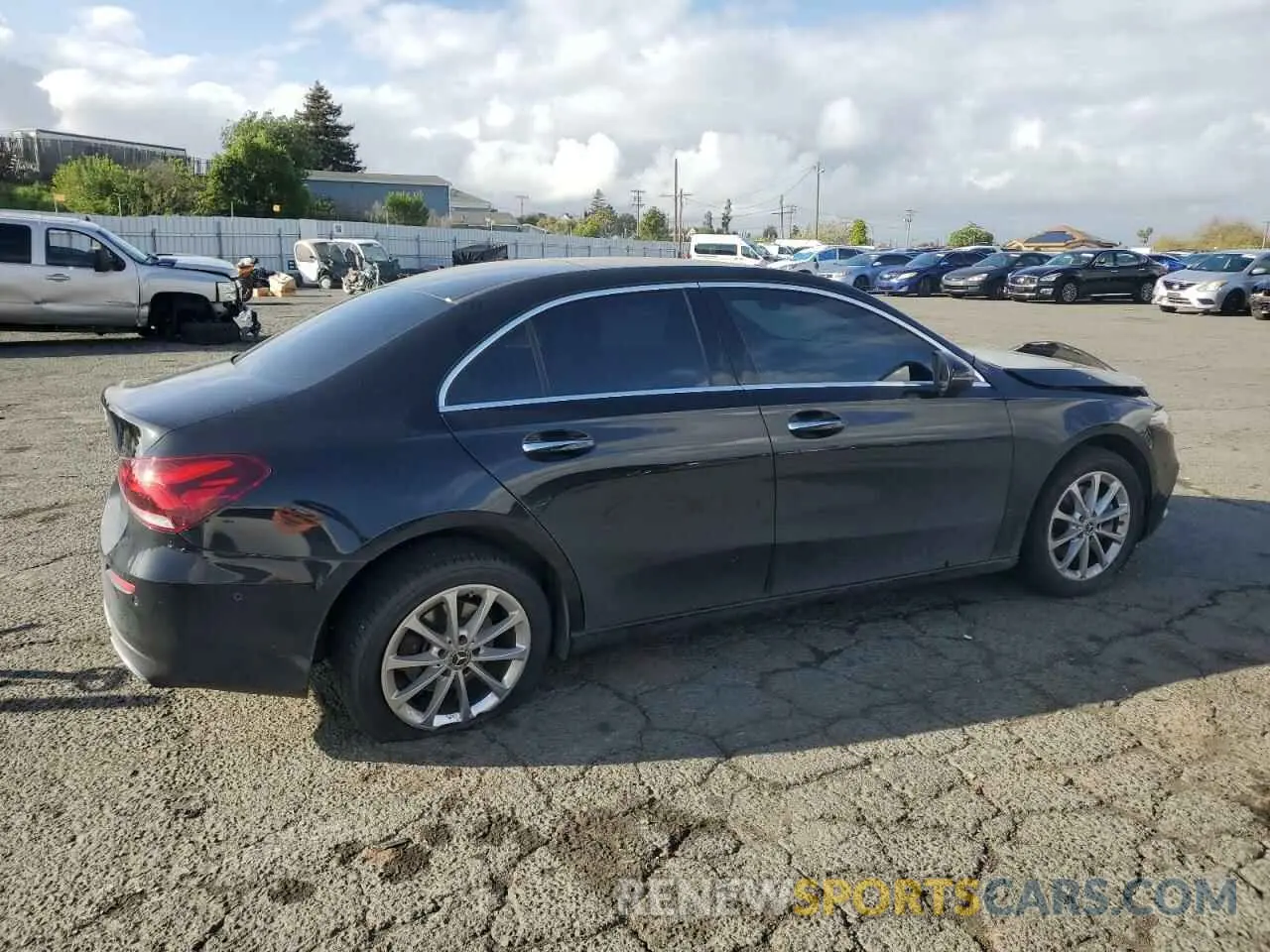 3 Фотография поврежденного автомобиля WDD3G4EB9KW029061 MERCEDES-BENZ A-CLASS 2019