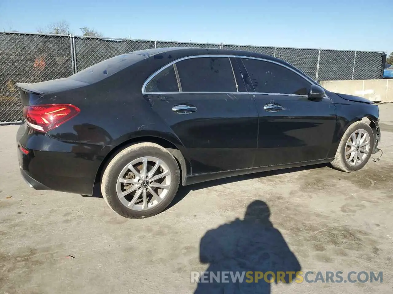 3 Фотография поврежденного автомобиля WDD3G4EBXKW029120 MERCEDES-BENZ A-CLASS 2019