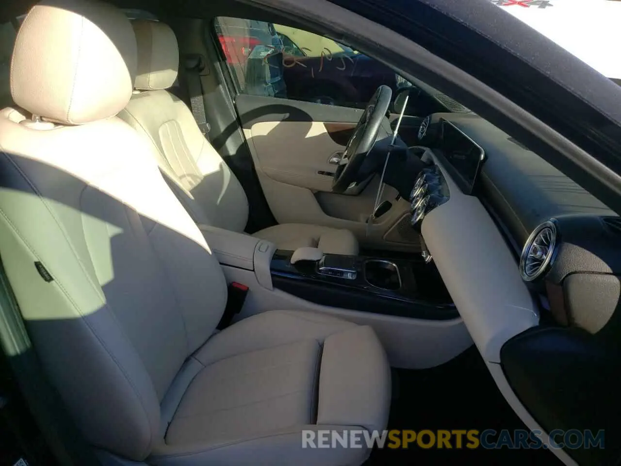 5 Photograph of a damaged car WDD3G4FB0KW006413 MERCEDES-BENZ A-CLASS 2019