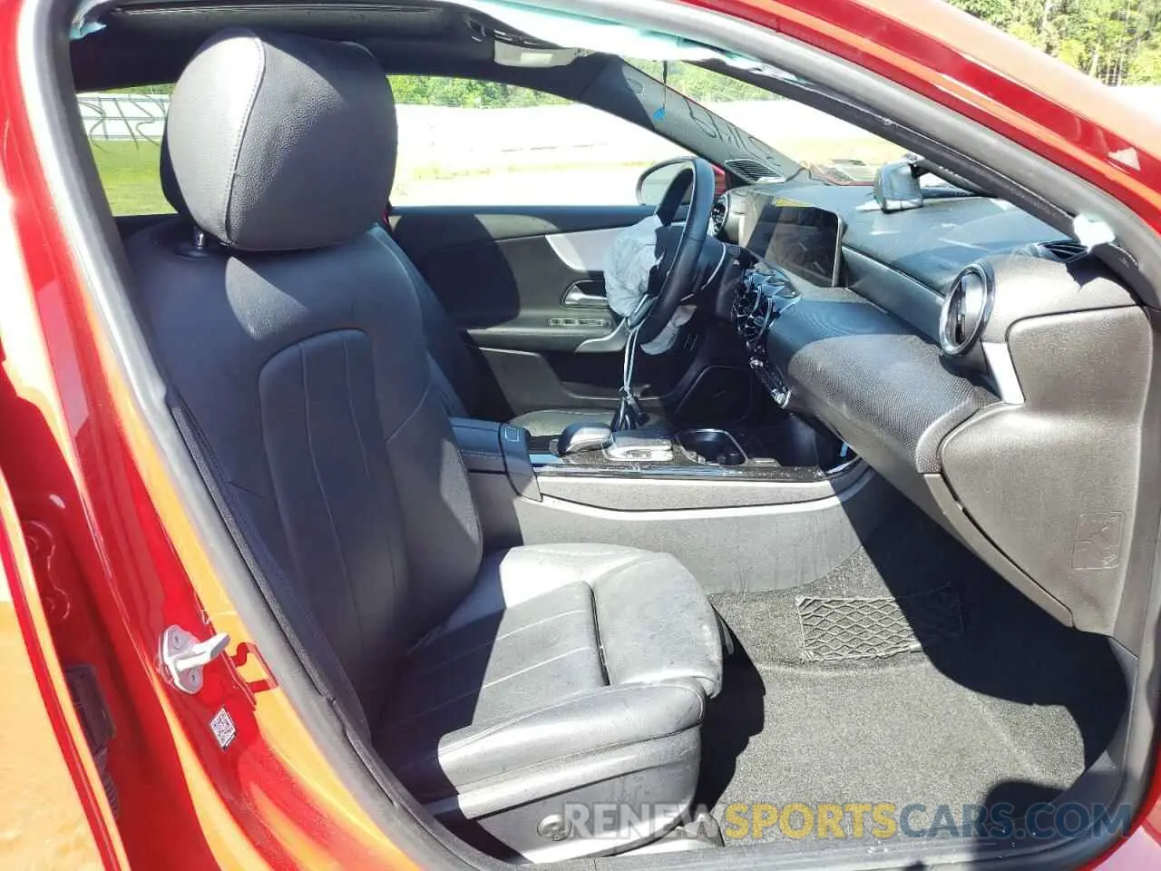 5 Photograph of a damaged car WDD3G4FB4KW020458 MERCEDES-BENZ A-CLASS 2019