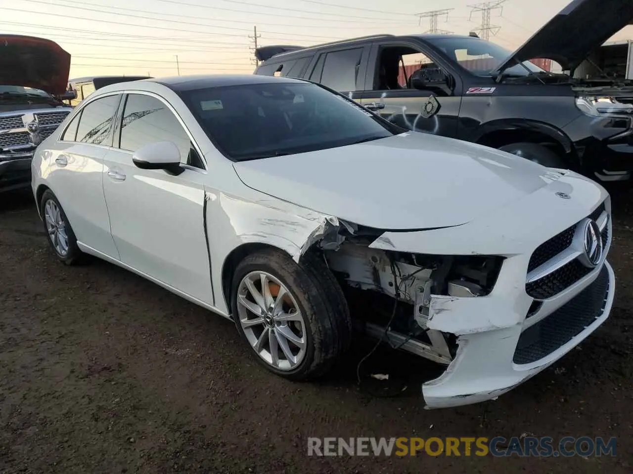 4 Фотография поврежденного автомобиля WDD3G4FB5KW001188 MERCEDES-BENZ A-CLASS 2019