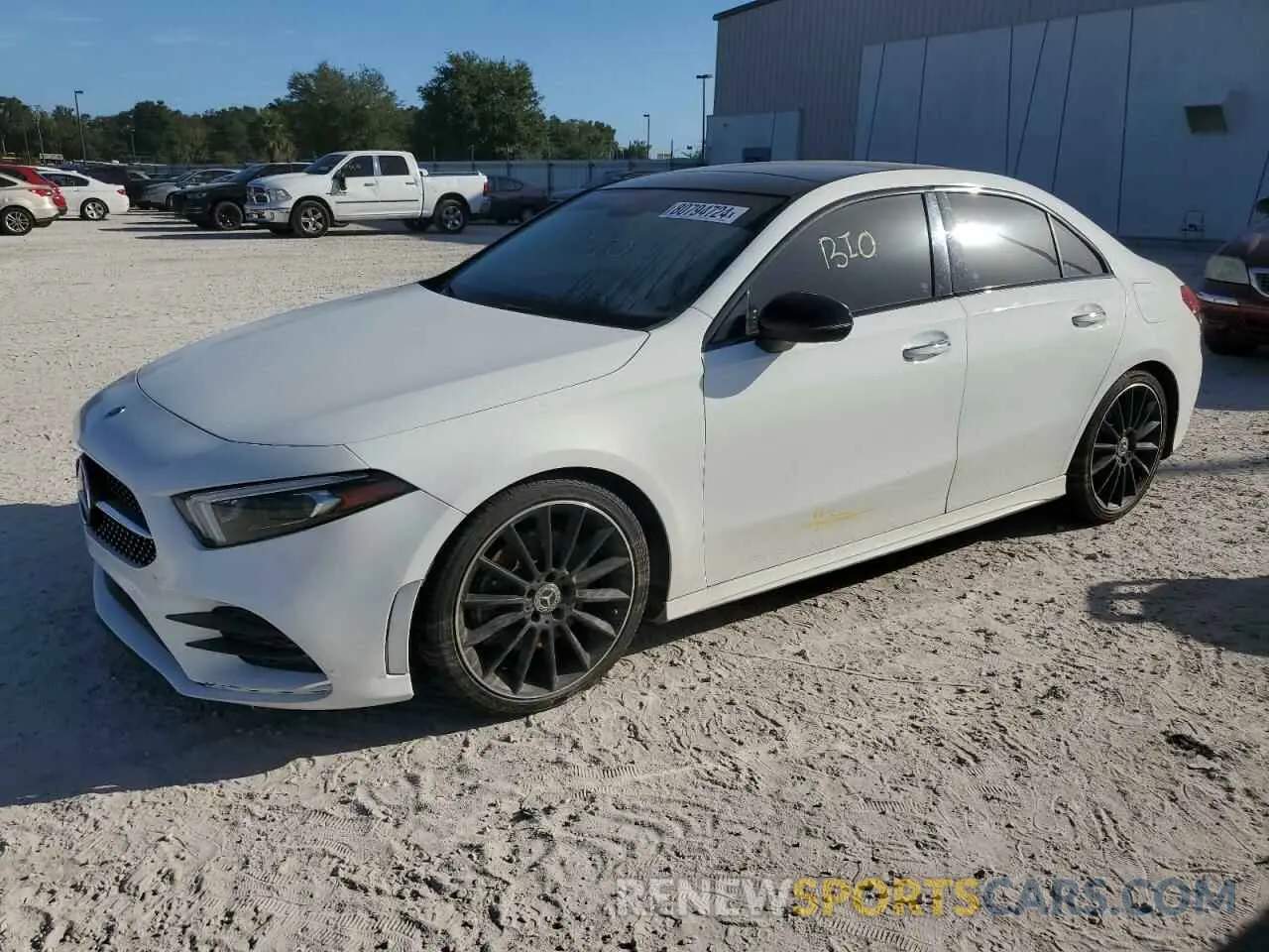 1 Фотография поврежденного автомобиля WDD3G4FB8KW007020 MERCEDES-BENZ A-CLASS 2019