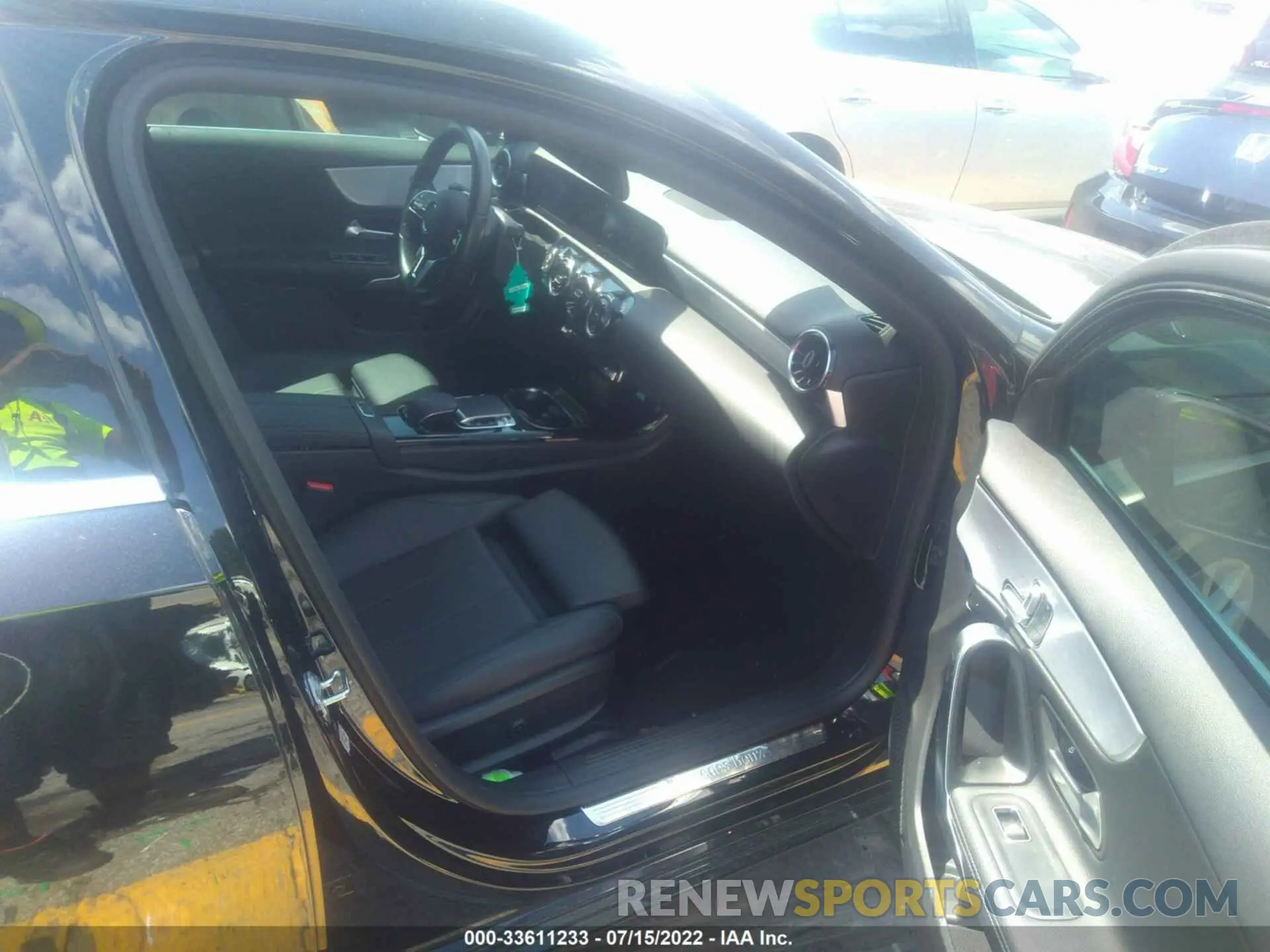 5 Фотография поврежденного автомобиля W1K3G4EB1LJ205535 MERCEDES-BENZ A-CLASS 2020