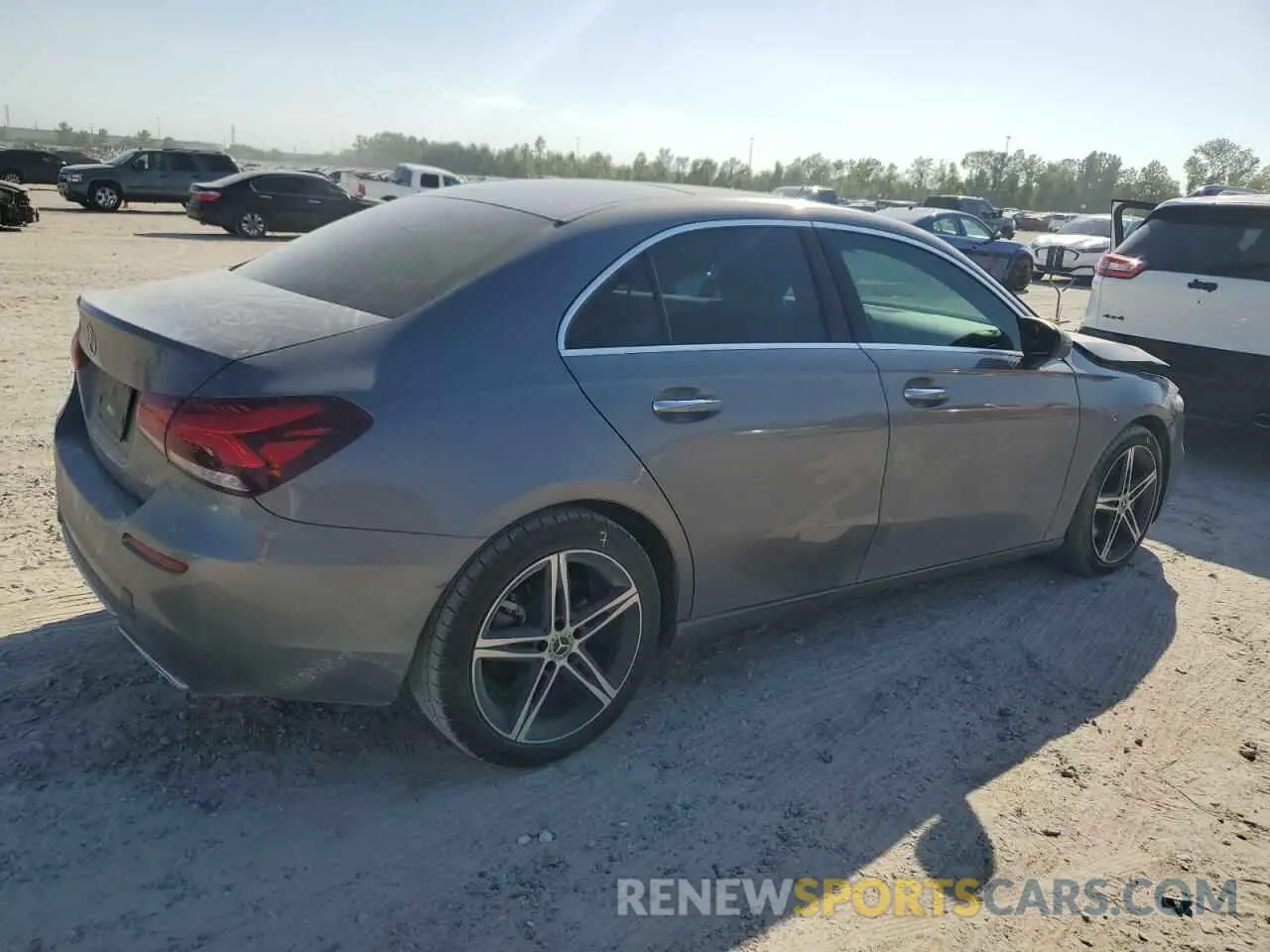 3 Фотография поврежденного автомобиля W1K3G4EBXLJ226674 MERCEDES-BENZ A-CLASS 2020
