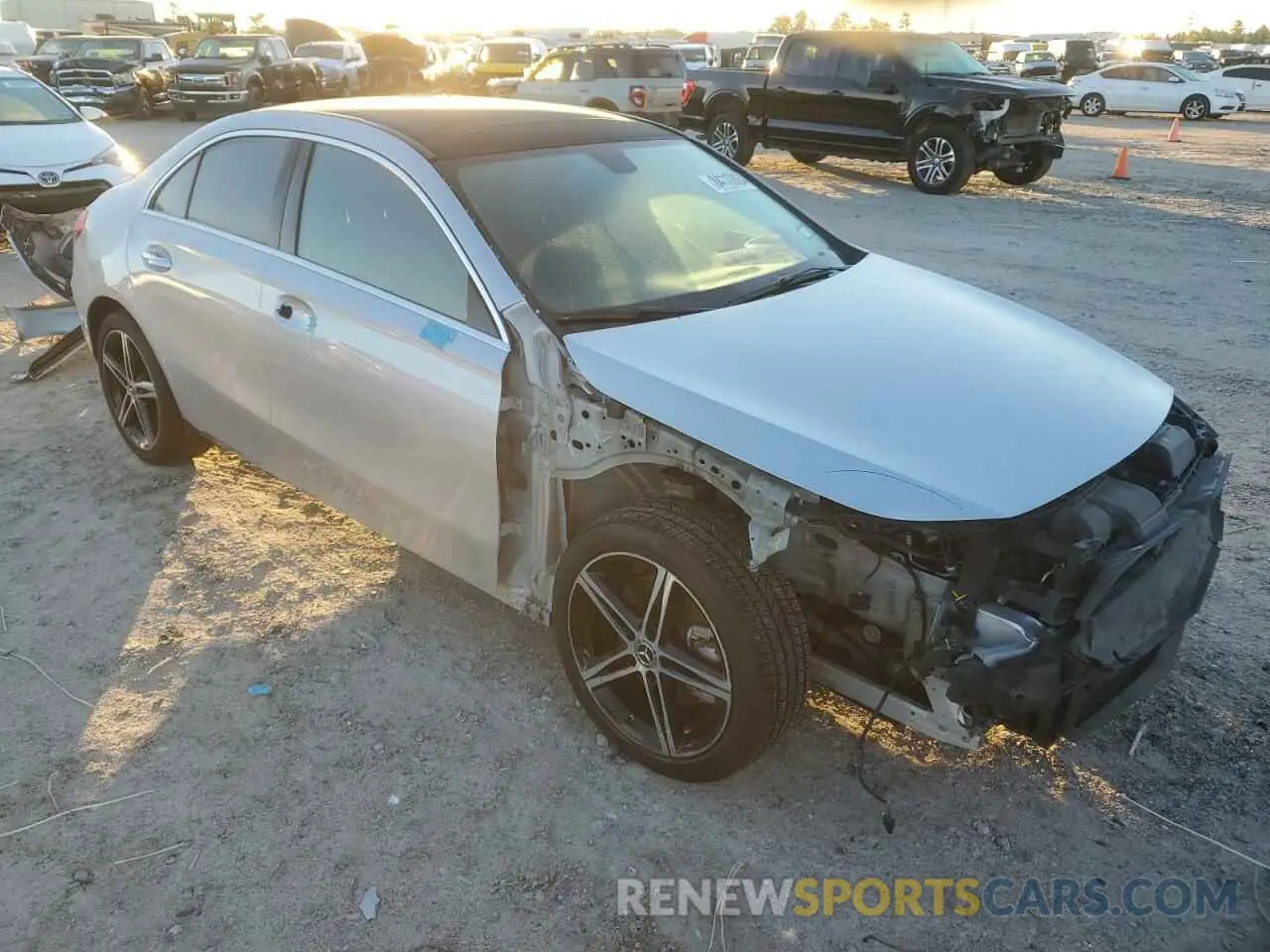 4 Photograph of a damaged car W1K3G4EB1MJ257829 MERCEDES-BENZ A-CLASS 2021