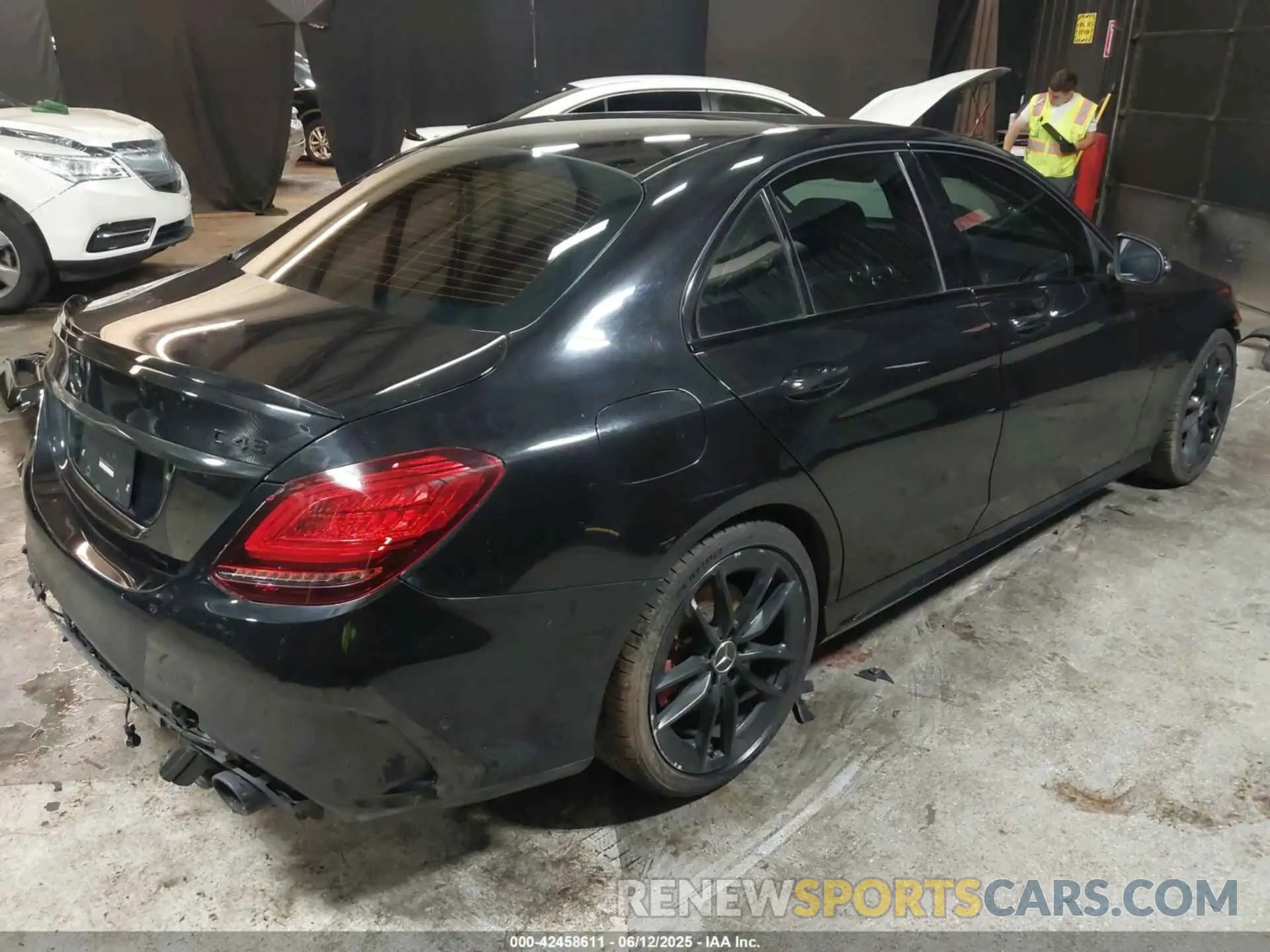 4 Photograph of a damaged car W1KWF6EB1LR574604 MERCEDES-BENZ AMG C 43 2020