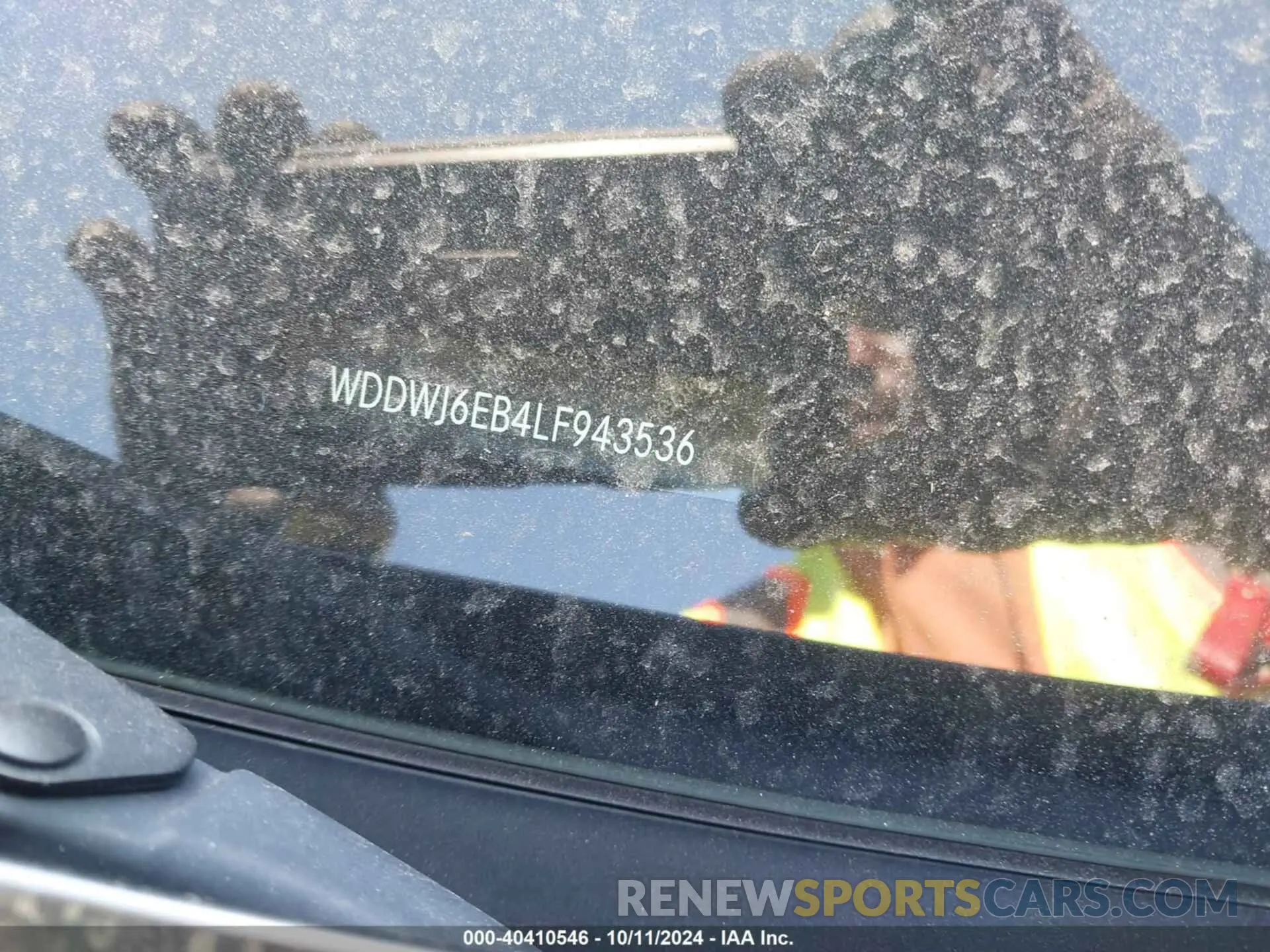 18 Photograph of a damaged car WDDWJ6EB4LF943536 MERCEDES-BENZ AMG C 43 2020