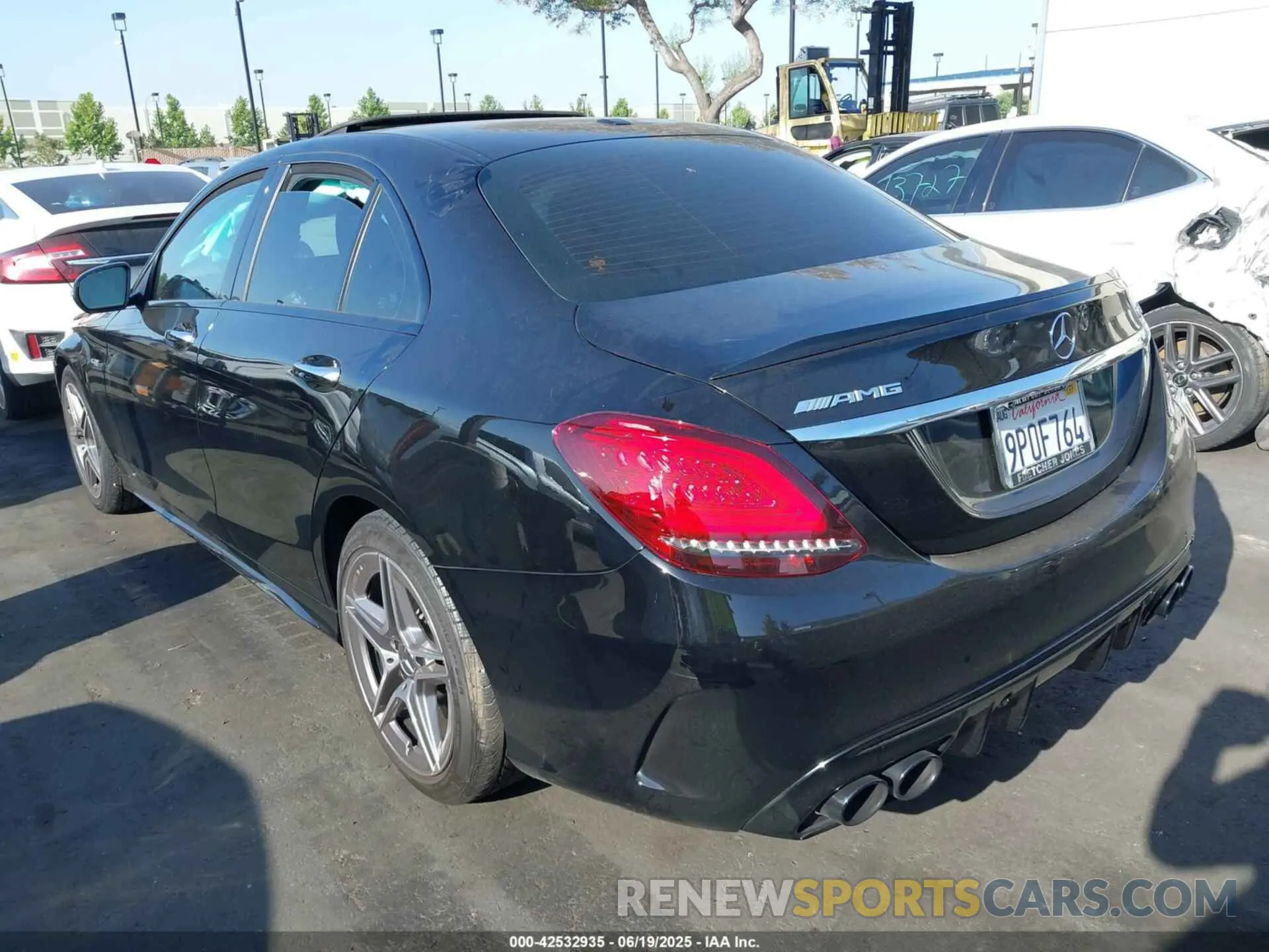 3 Photograph of a damaged car W1KWF6EB4MR648454 MERCEDES-BENZ AMG C 43 2021
