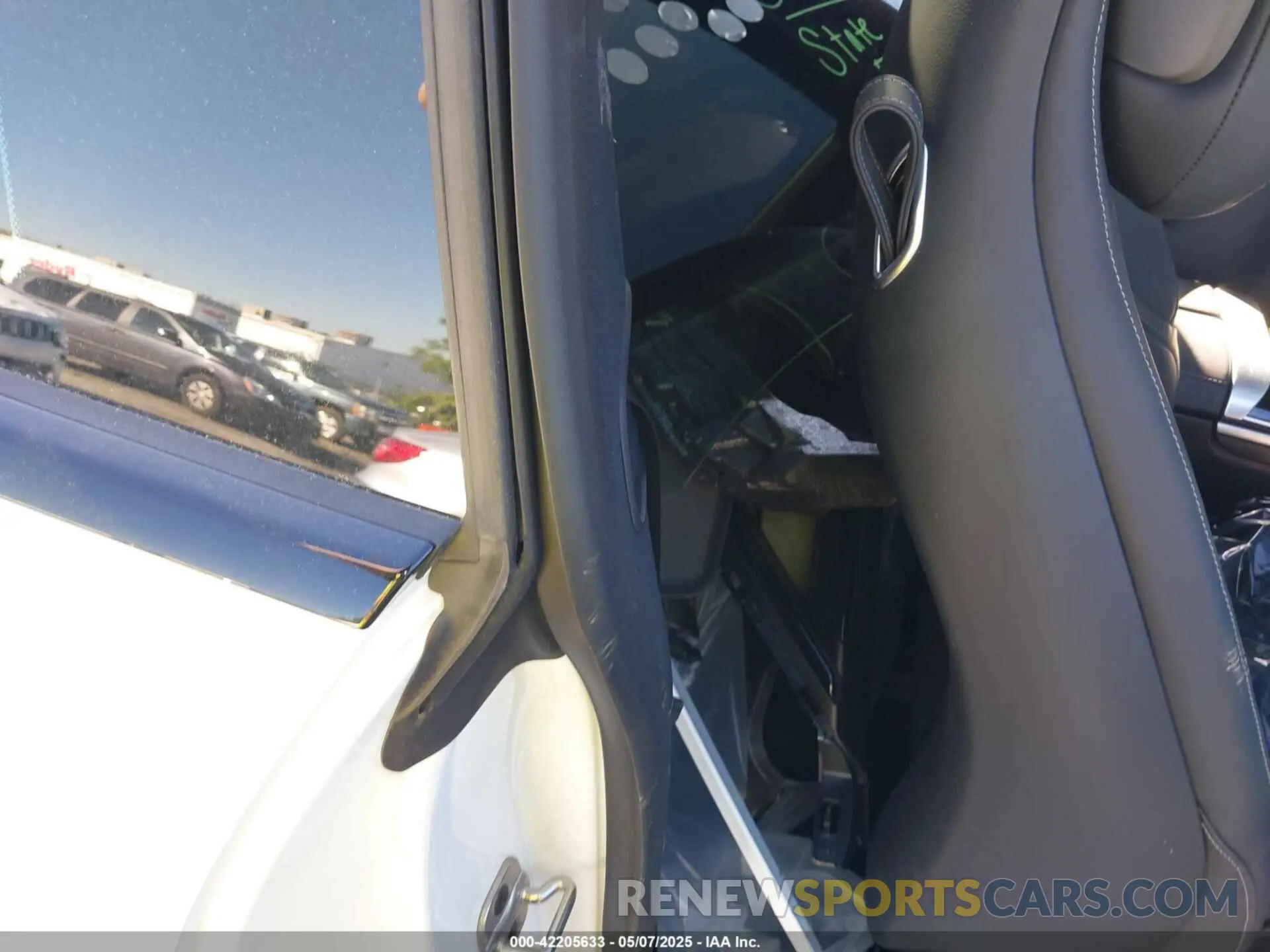 8 Photograph of a damaged car W1KMJ6CB0RF043624 MERCEDES-BENZ AMG CLE 53 2024