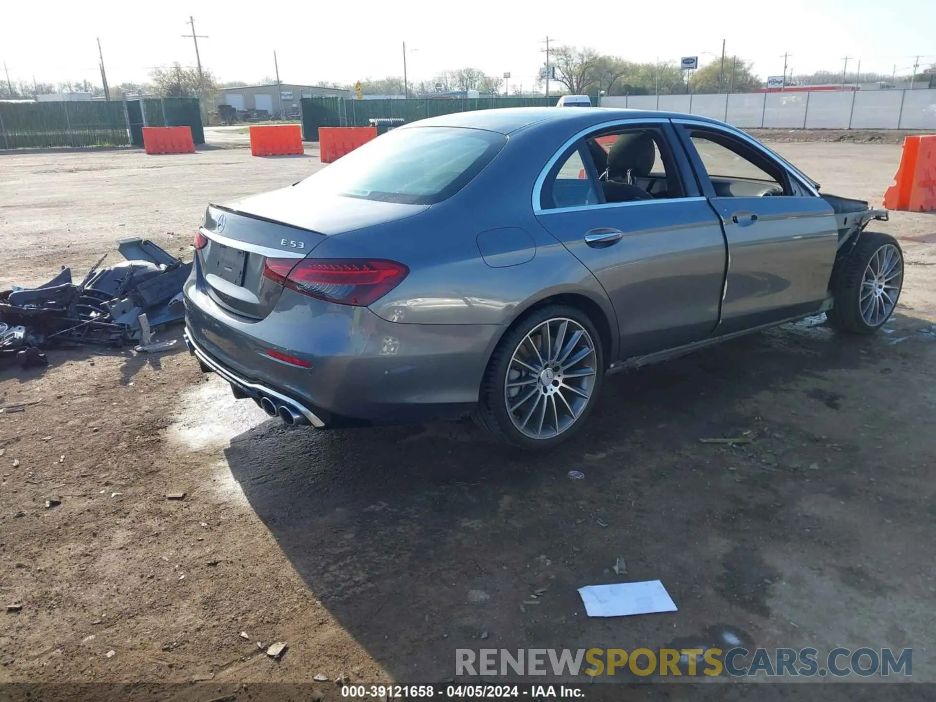 4 Photograph of a damaged car W1KZF6BB7MA933004 MERCEDES-BENZ AMG E 53 2021