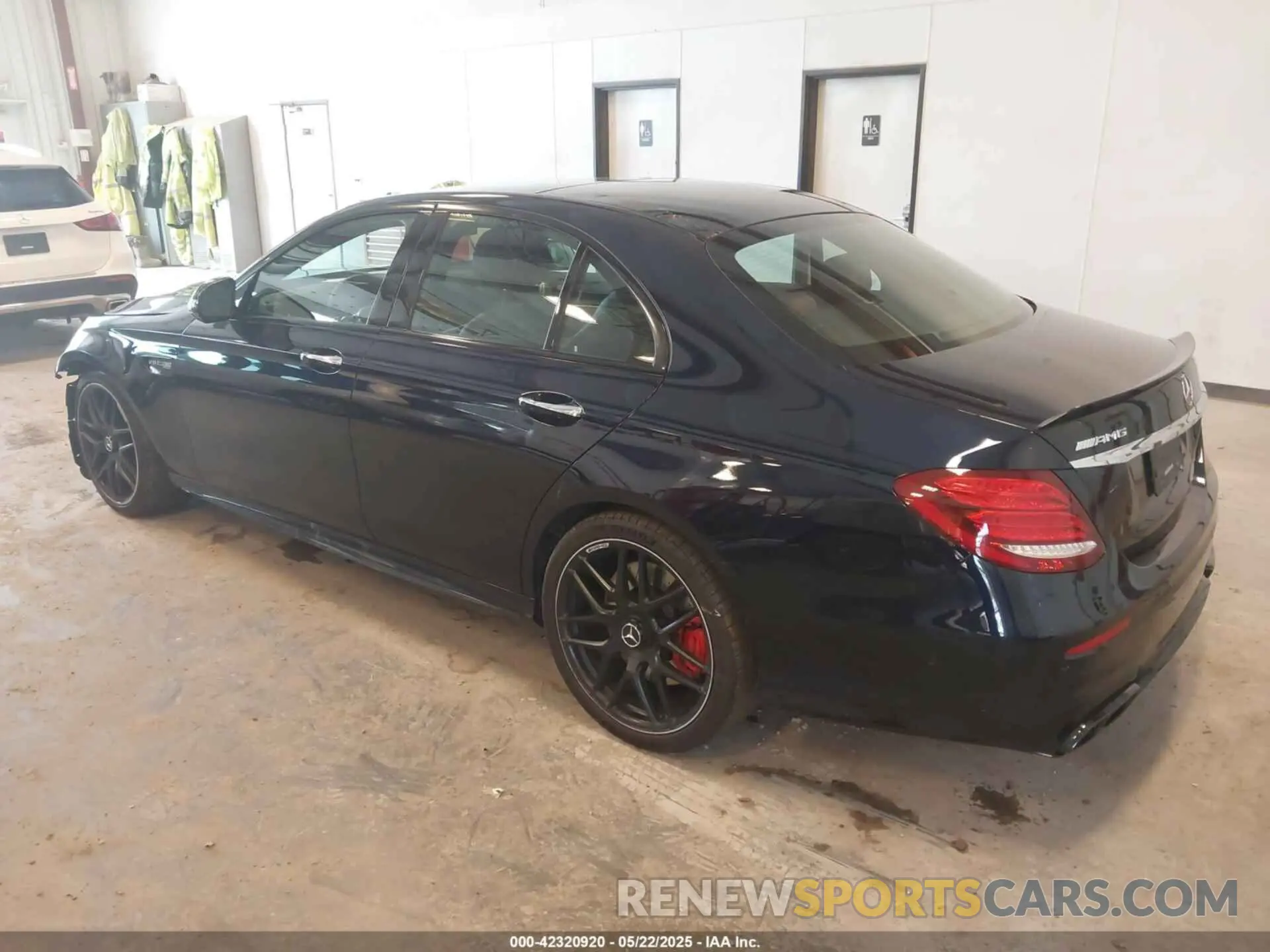 3 Фотография поврежденного автомобиля WDDZF8KB2LA739636 MERCEDES-BENZ AMG E 63 2020