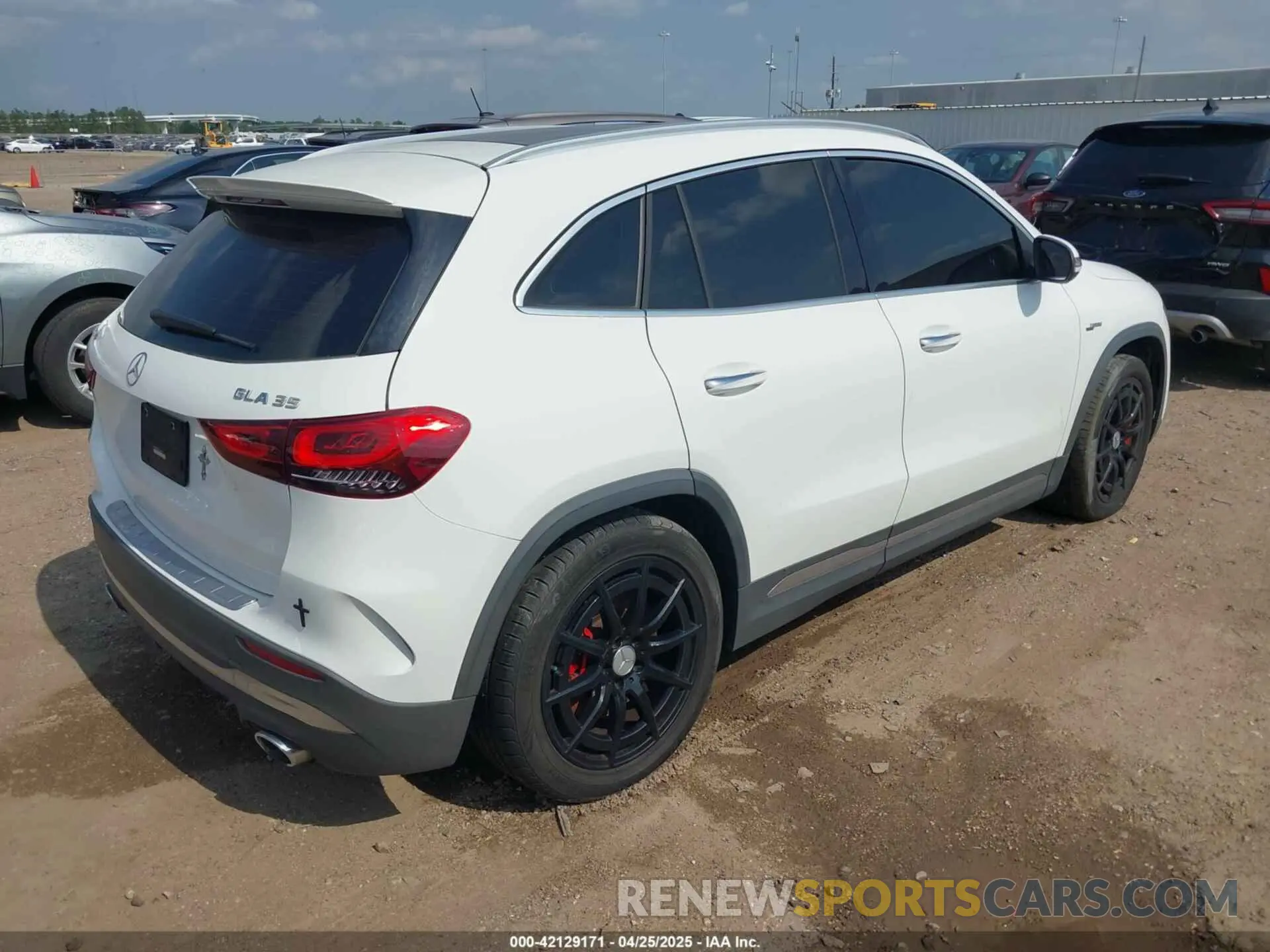 4 Photograph of a damaged car W1N4N5BB3MJ134251 MERCEDES-BENZ AMG GLA 35 2021