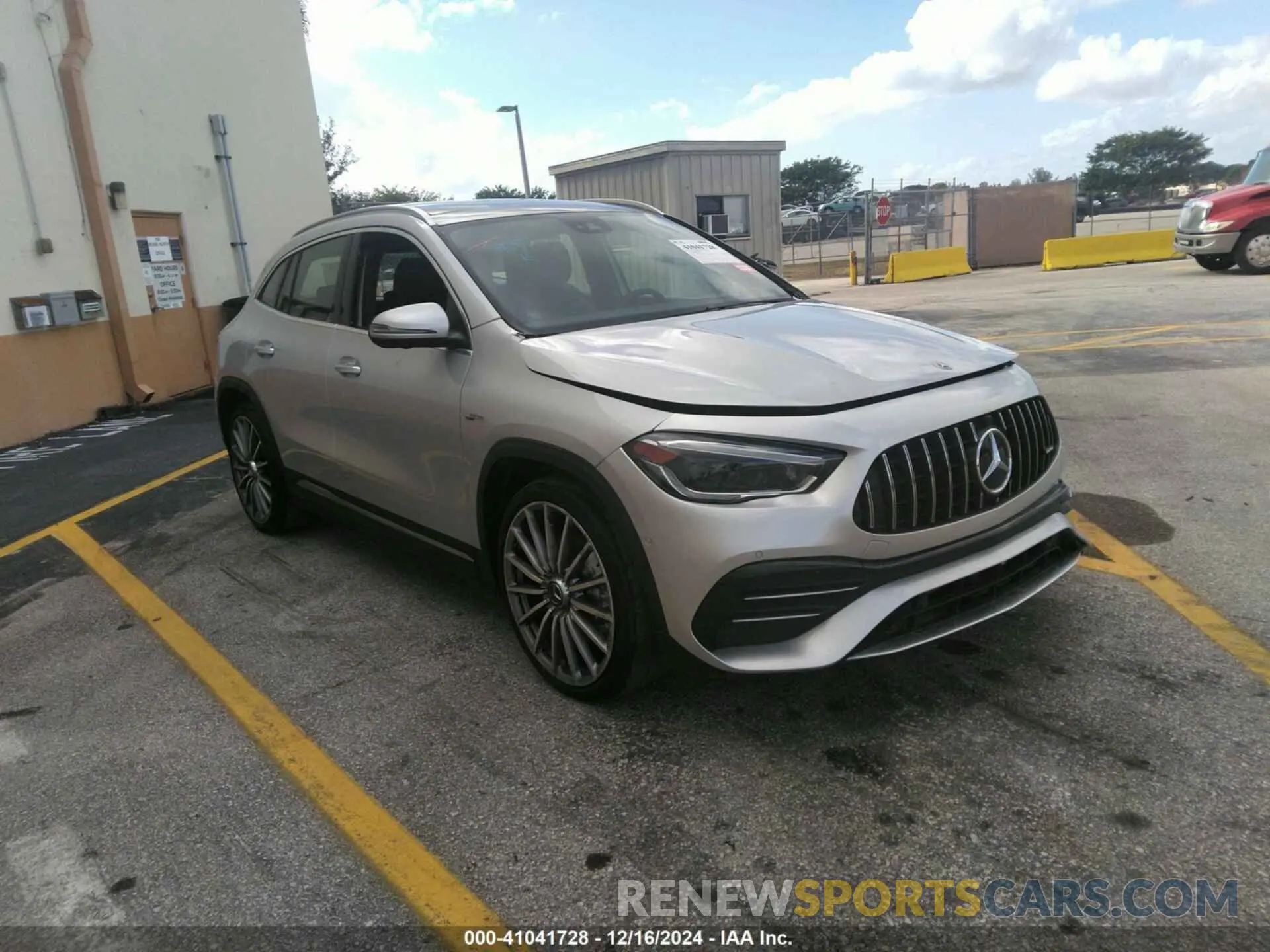 1 Photograph of a damaged car W1N4N5BB1NJ408337 MERCEDES-BENZ AMG GLA 35 2022