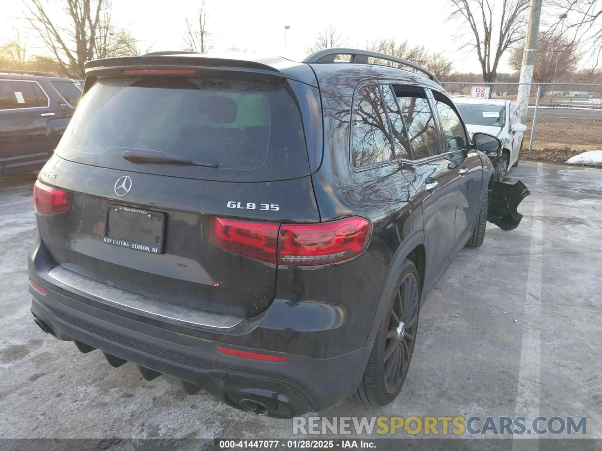 4 Photograph of a damaged car W1N4M5BB4MW082439 MERCEDES-BENZ AMG GLB 35 2021