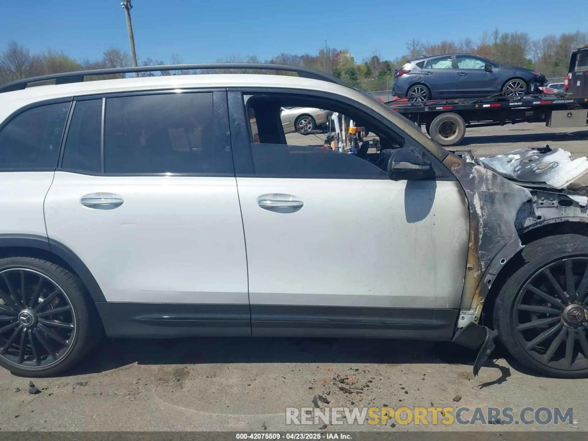 13 Photograph of a damaged car W1N4M5BB1NW172956 MERCEDES-BENZ AMG GLB 35 2022
