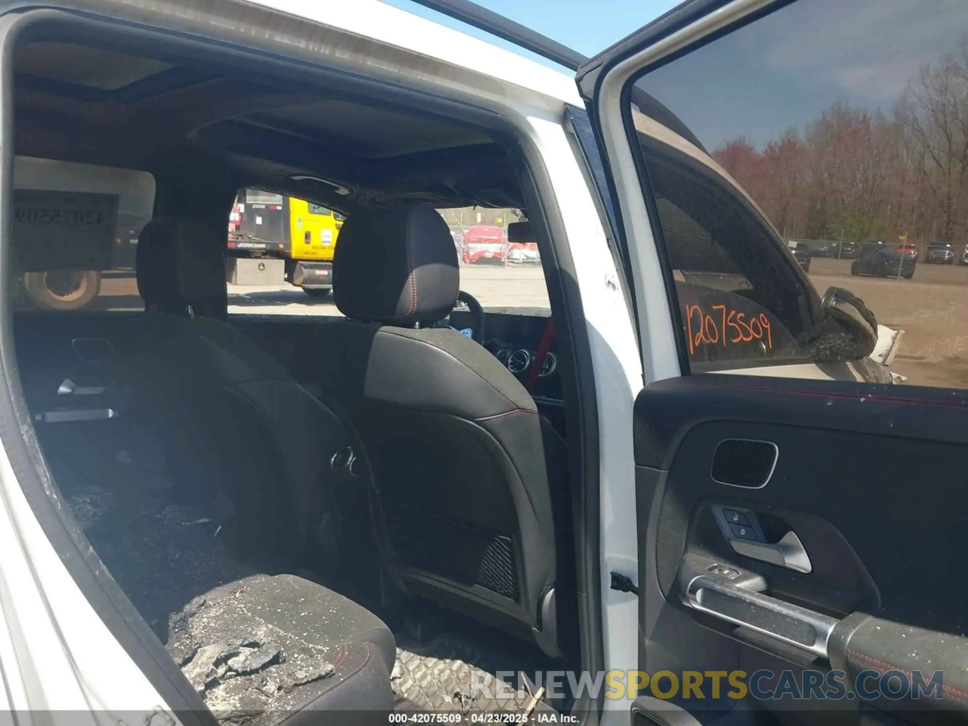 8 Photograph of a damaged car W1N4M5BB1NW172956 MERCEDES-BENZ AMG GLB 35 2022