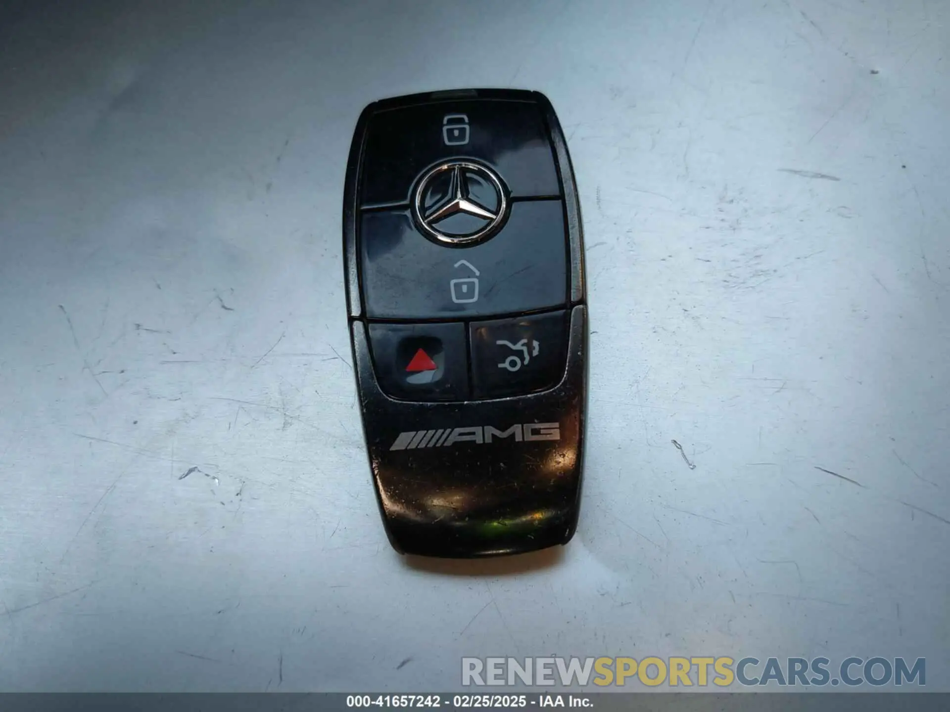 11 Photograph of a damaged car W1N4M5BB3NW240268 MERCEDES-BENZ AMG GLB 35 2022