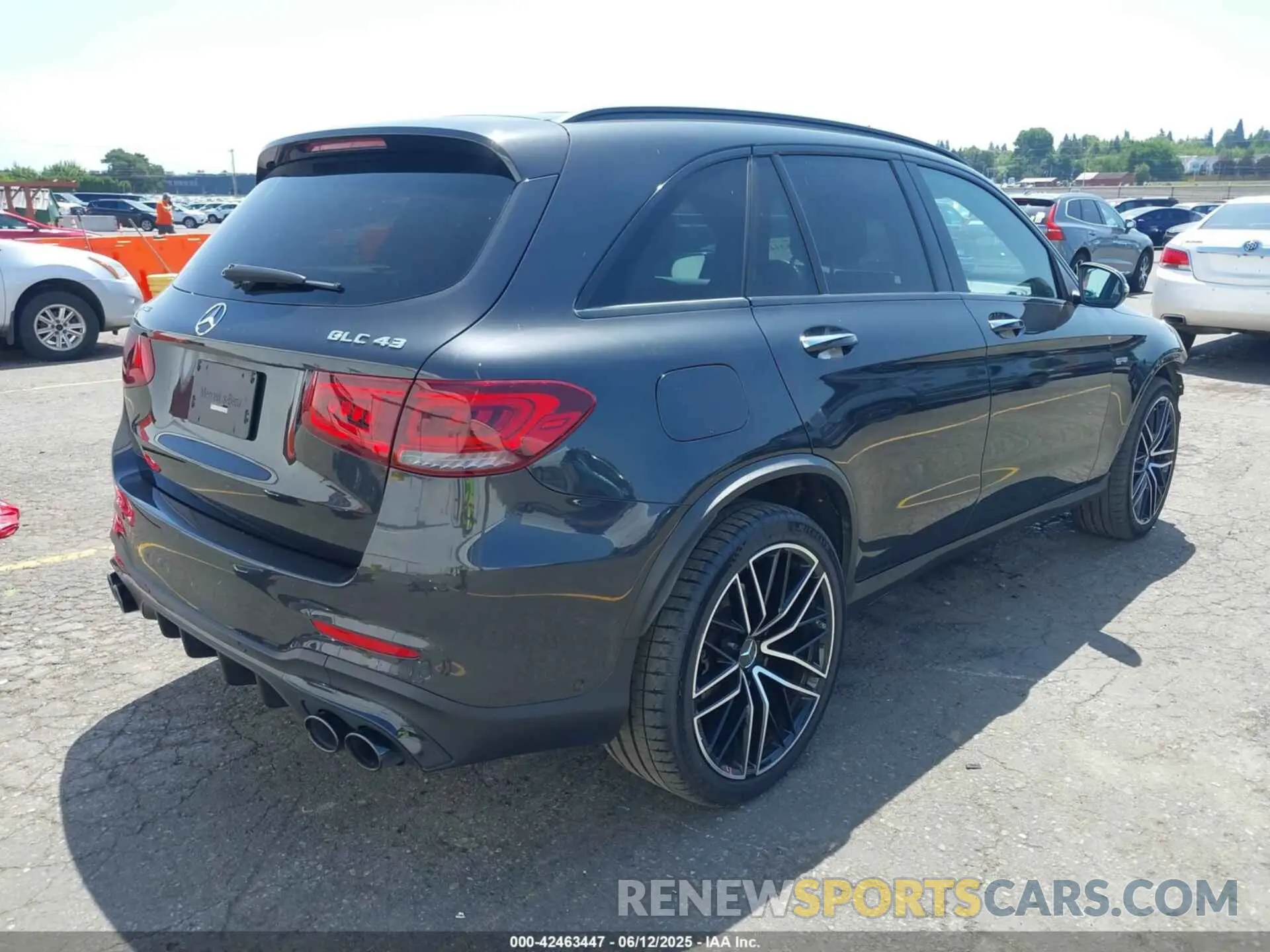 4 Photograph of a damaged car W1N0G6EB2MF949702 MERCEDES-BENZ AMG GLC 43 2021