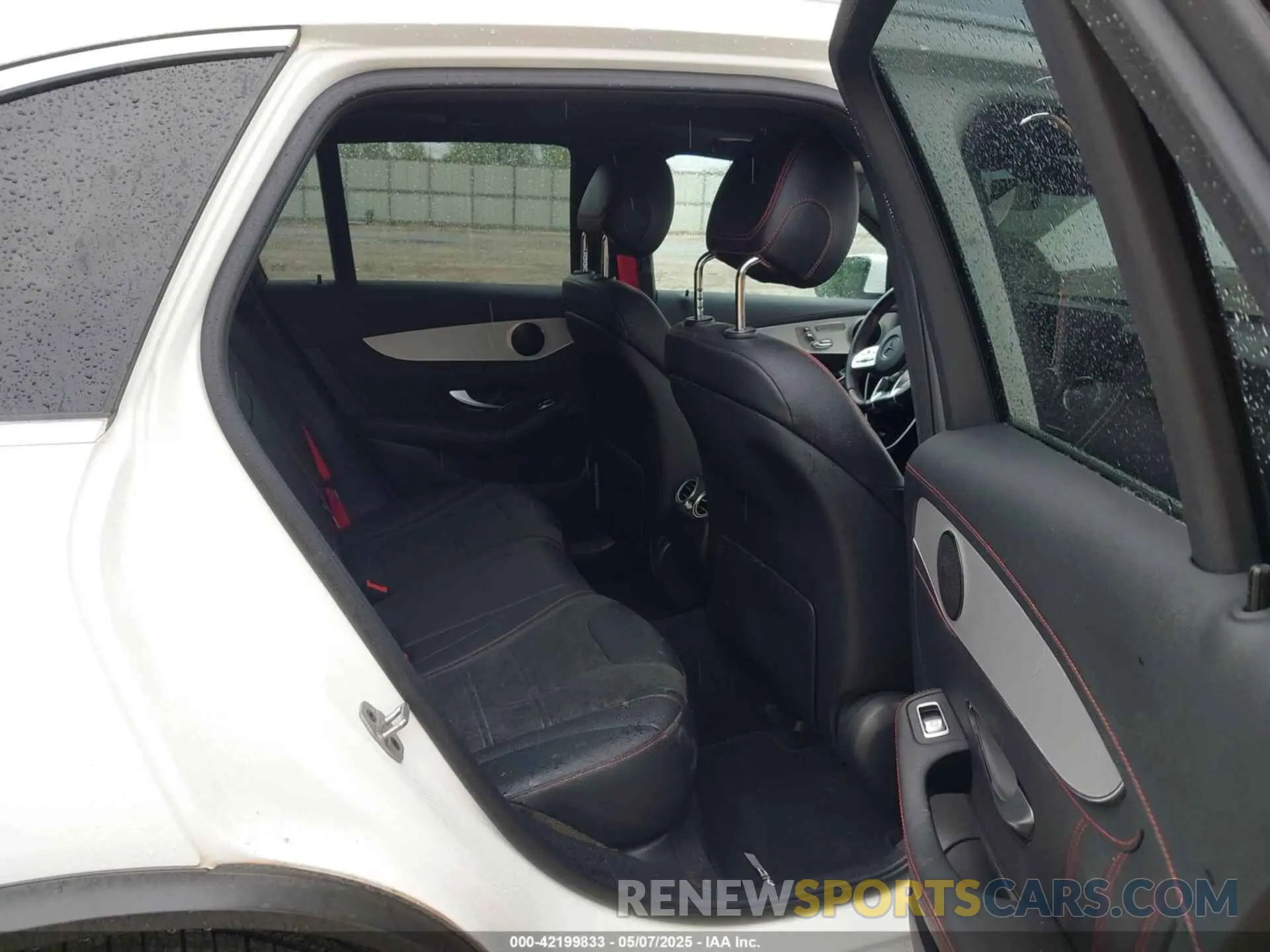 8 Photograph of a damaged car W1N0G6EB4NG120917 MERCEDES-BENZ AMG GLC 43 2022
