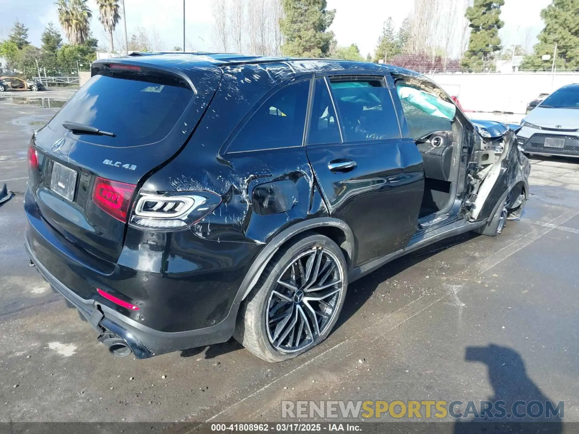 4 Photograph of a damaged car W1N0G6EB7NV329970 MERCEDES-BENZ AMG GLC 43 2022