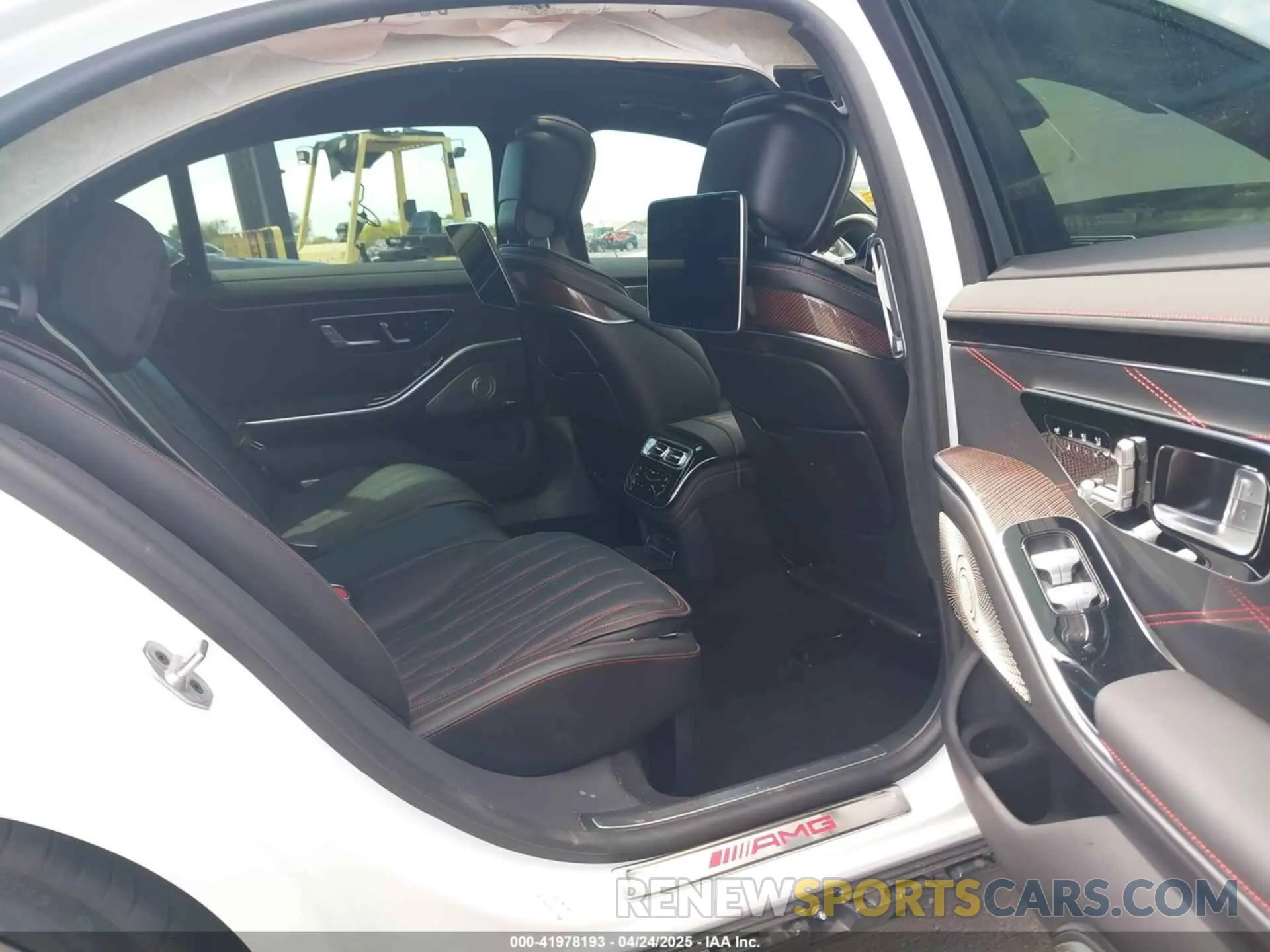 8 Photograph of a damaged car W1K6G8CB3RA269463 MERCEDES-BENZ AMG S 63 E 2024