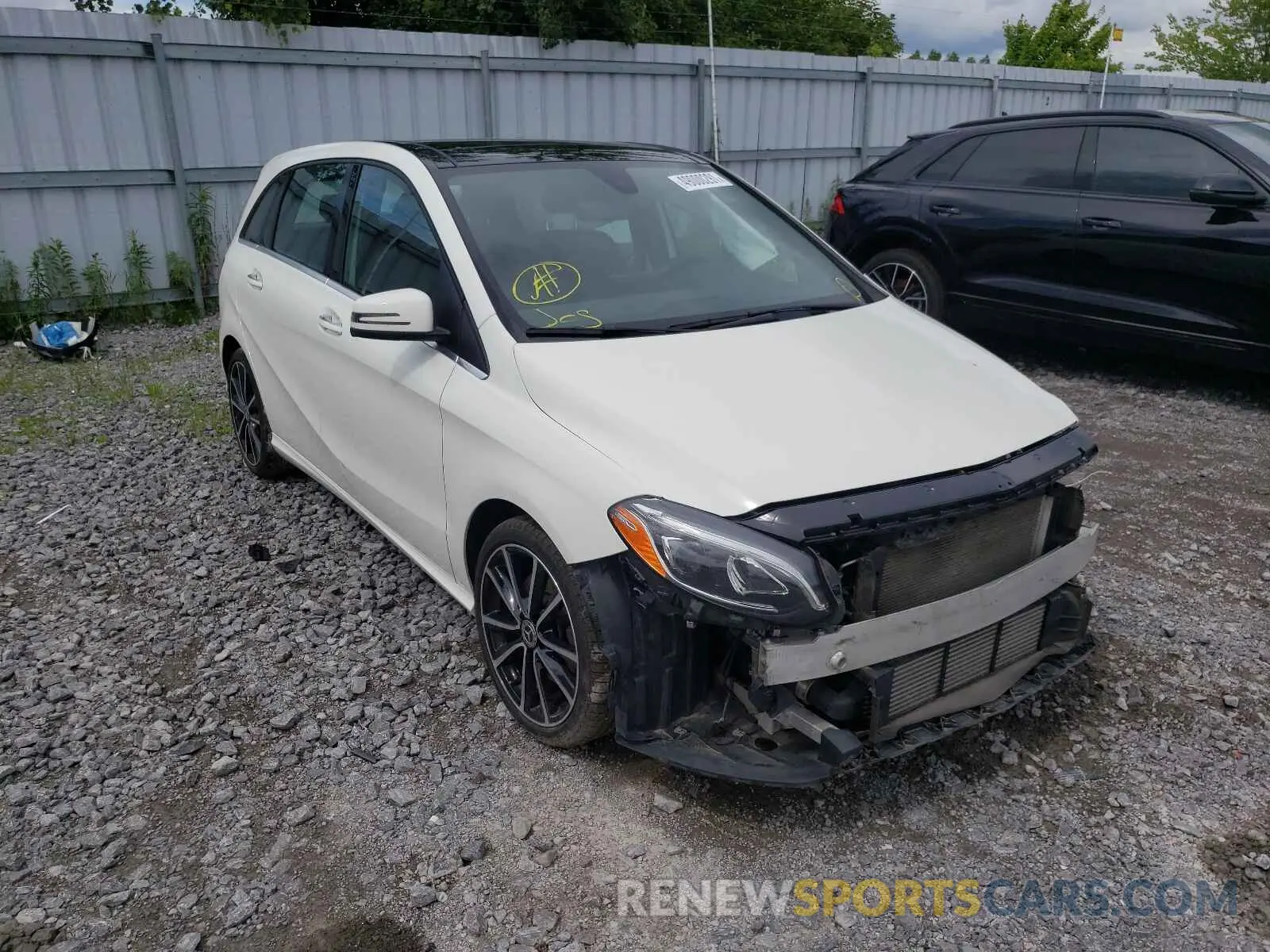 1 Photograph of a damaged car WDDMH4GB1KJ522518 MERCEDES-BENZ B CLASS 2019
