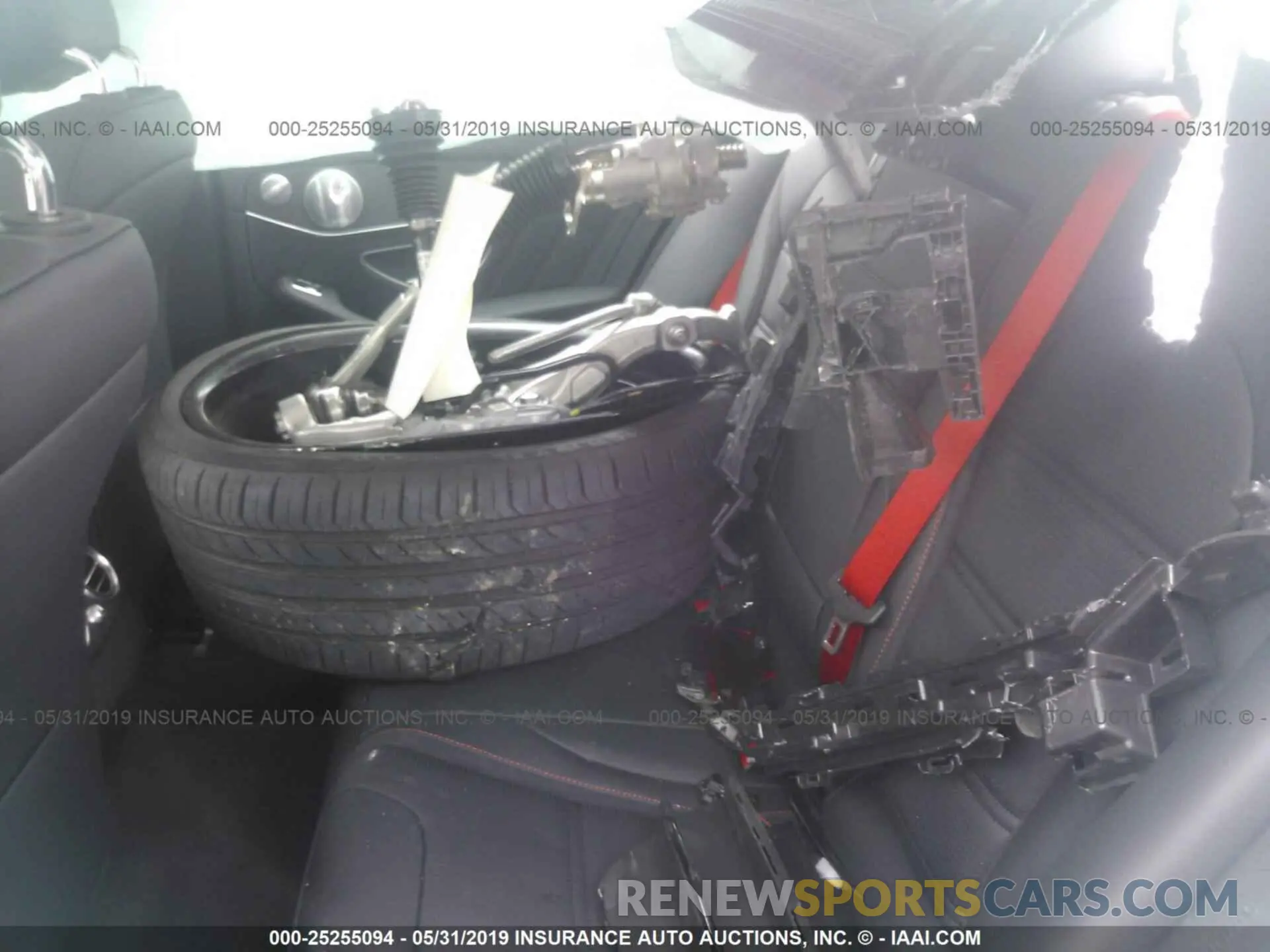 8 Photograph of a damaged car 55SWF6EB2KU317500 MERCEDES-BENZ C 2019