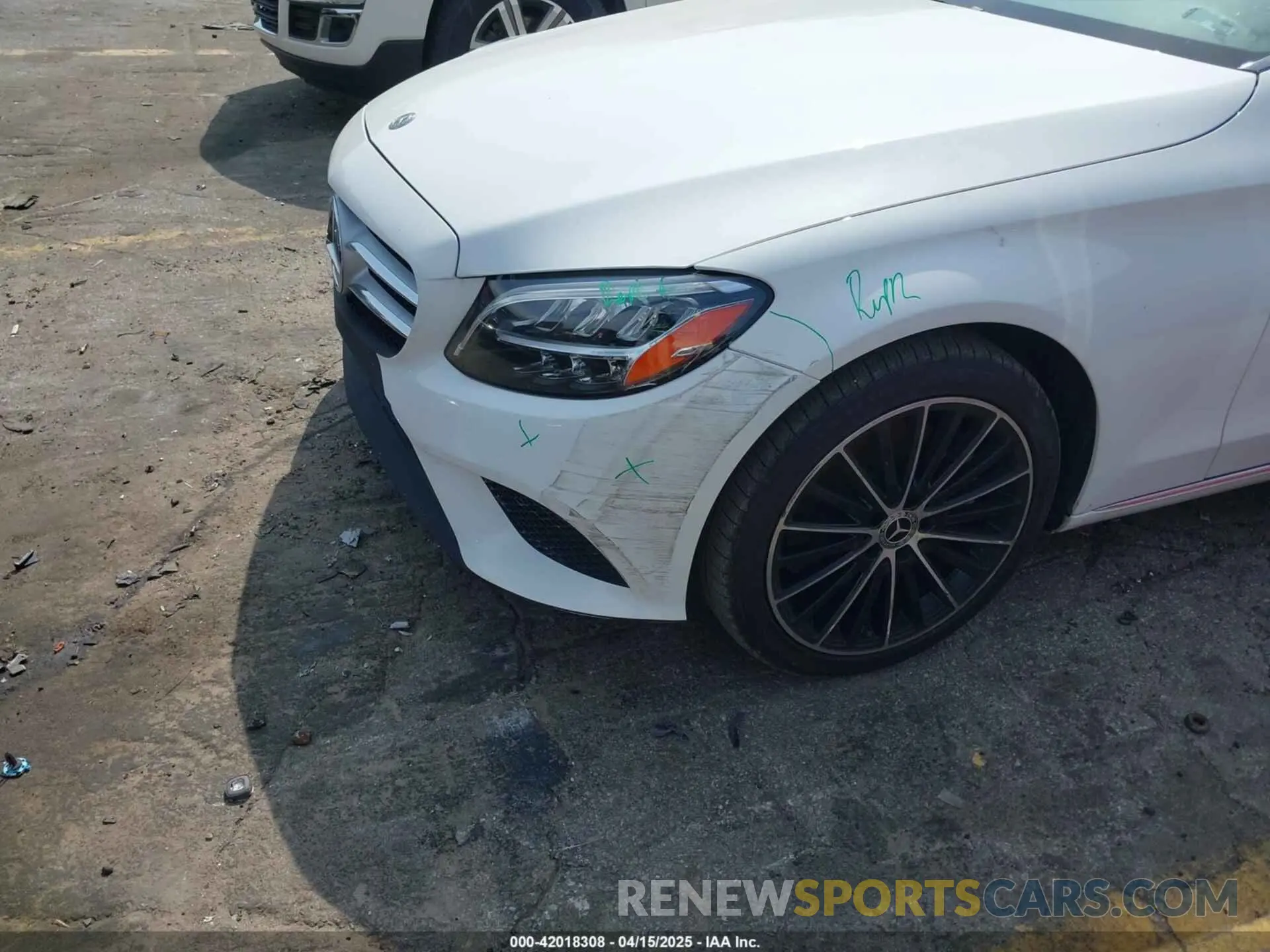 18 Photograph of a damaged car 55SWF8DB0KU308453 MERCEDES-BENZ C 300 2019