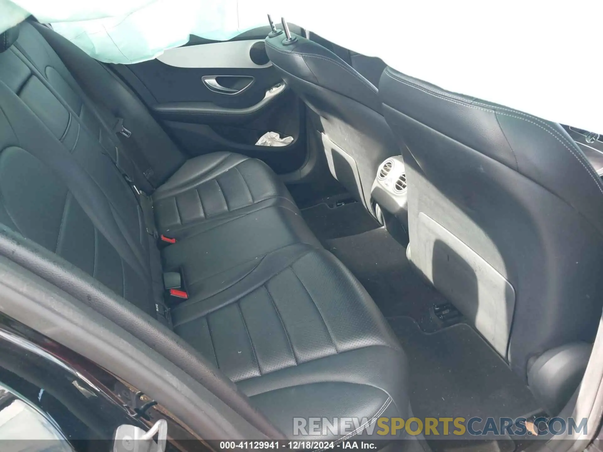 8 Photograph of a damaged car 55SWF8DB2KU297228 MERCEDES-BENZ C 300 2019
