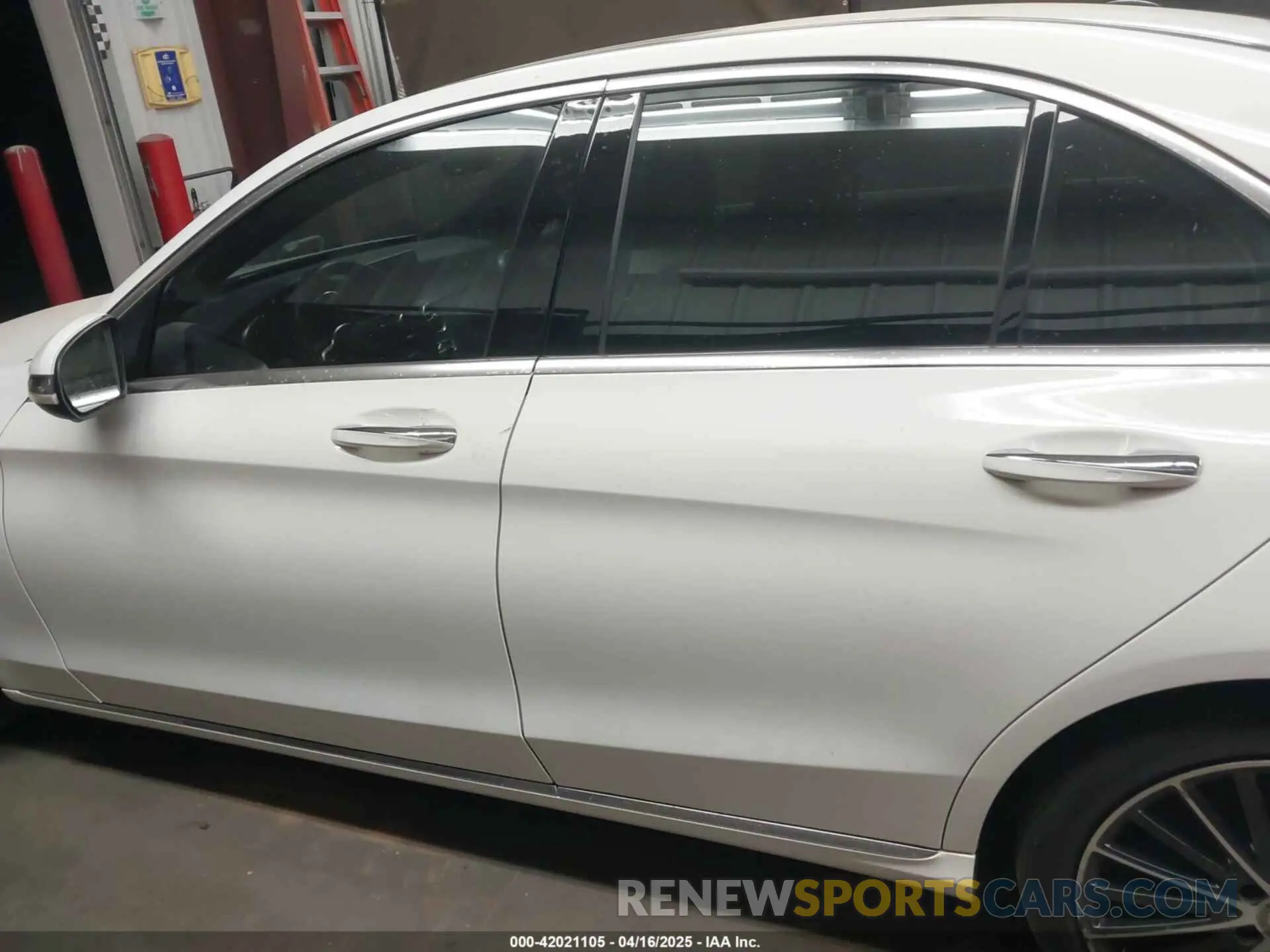 14 Photograph of a damaged car 55SWF8DB2KU304288 MERCEDES-BENZ C 300 2019