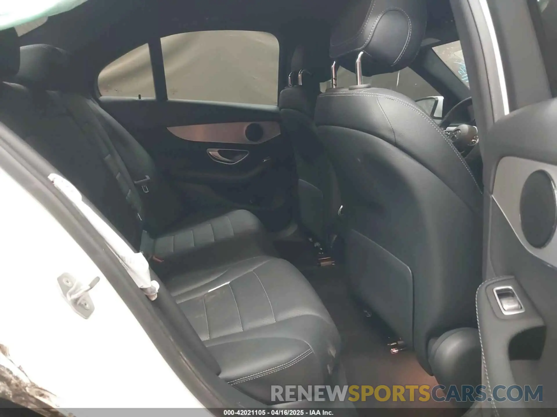 8 Photograph of a damaged car 55SWF8DB2KU304288 MERCEDES-BENZ C 300 2019