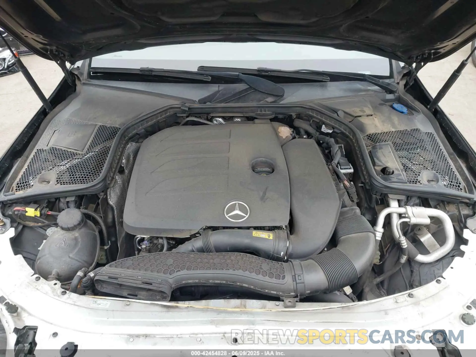 10 Photograph of a damaged car 55SWF8DB2KU315534 MERCEDES-BENZ C 300 2019