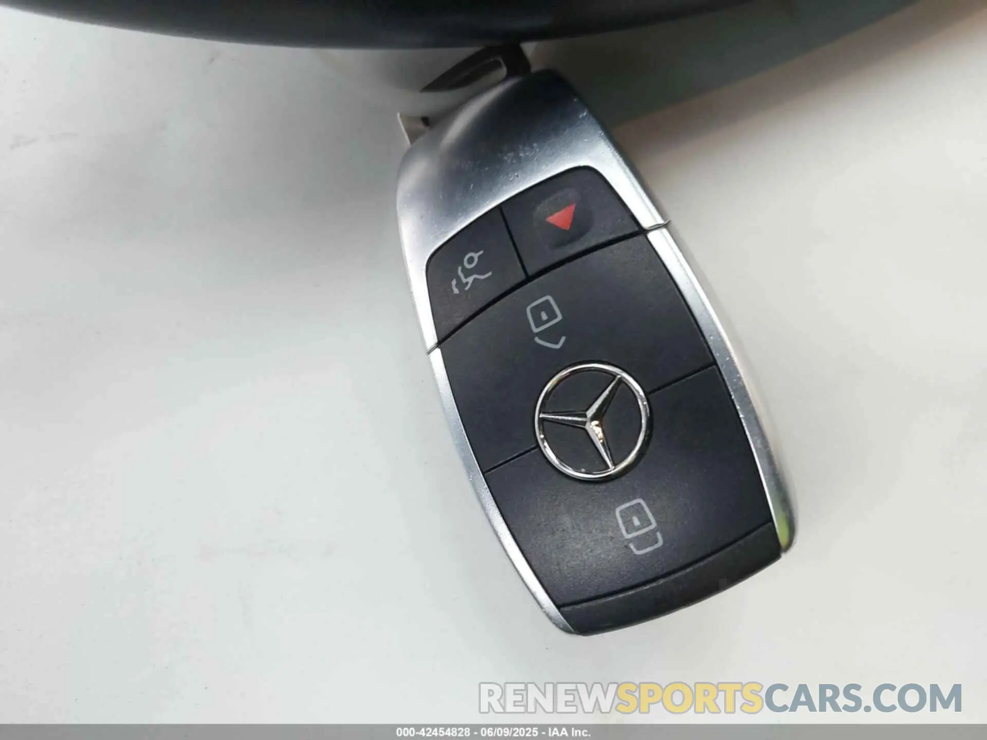 11 Photograph of a damaged car 55SWF8DB2KU315534 MERCEDES-BENZ C 300 2019