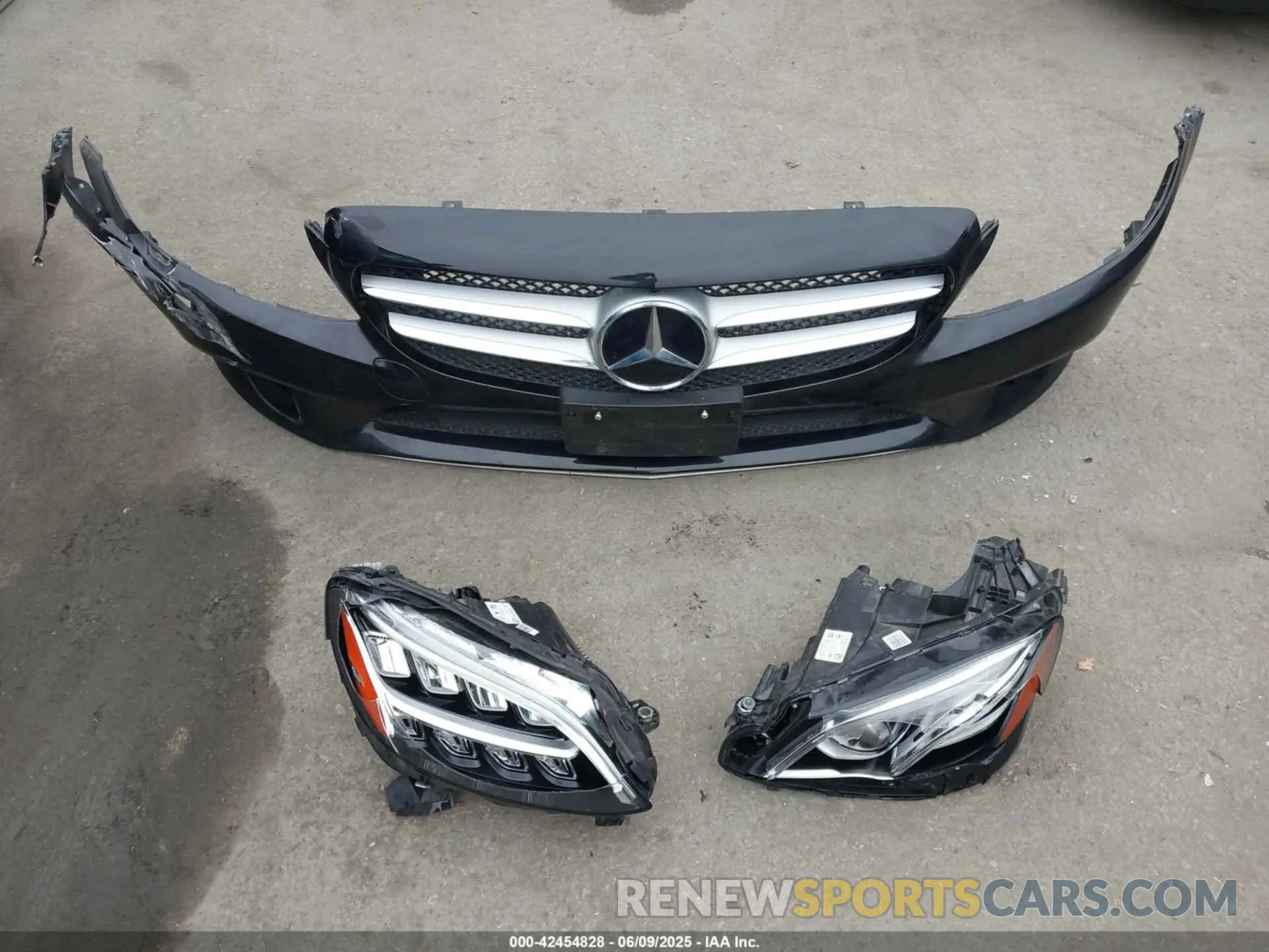 12 Photograph of a damaged car 55SWF8DB2KU315534 MERCEDES-BENZ C 300 2019